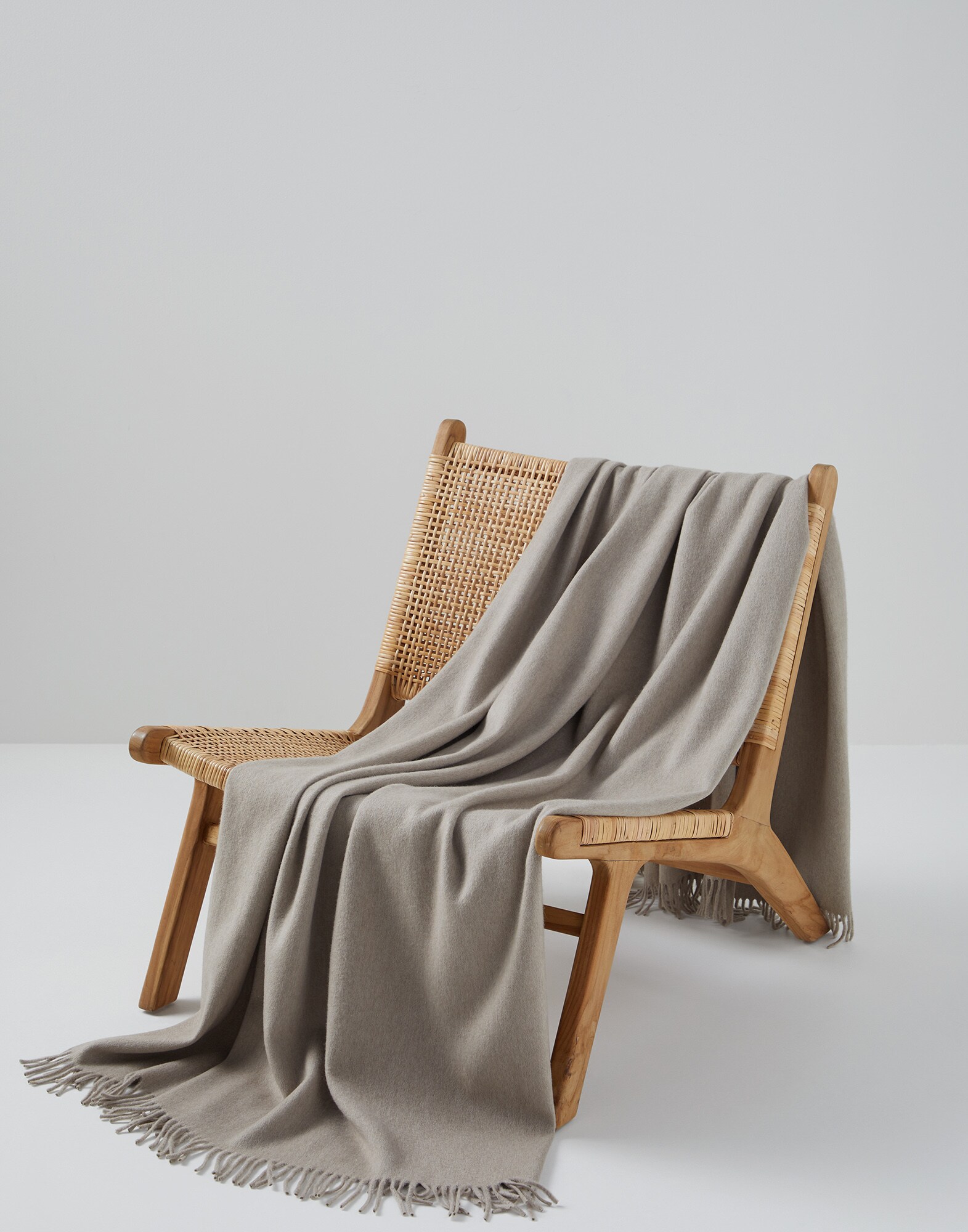 Cashmere throw with fringe