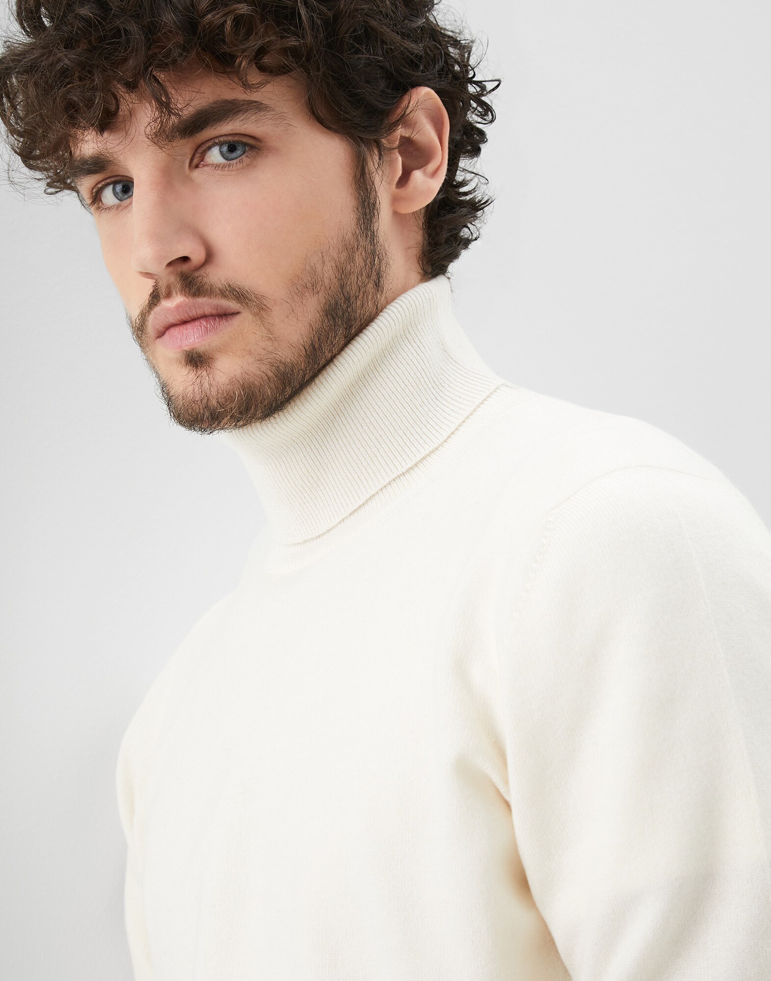 High Neck Sweater - Detail