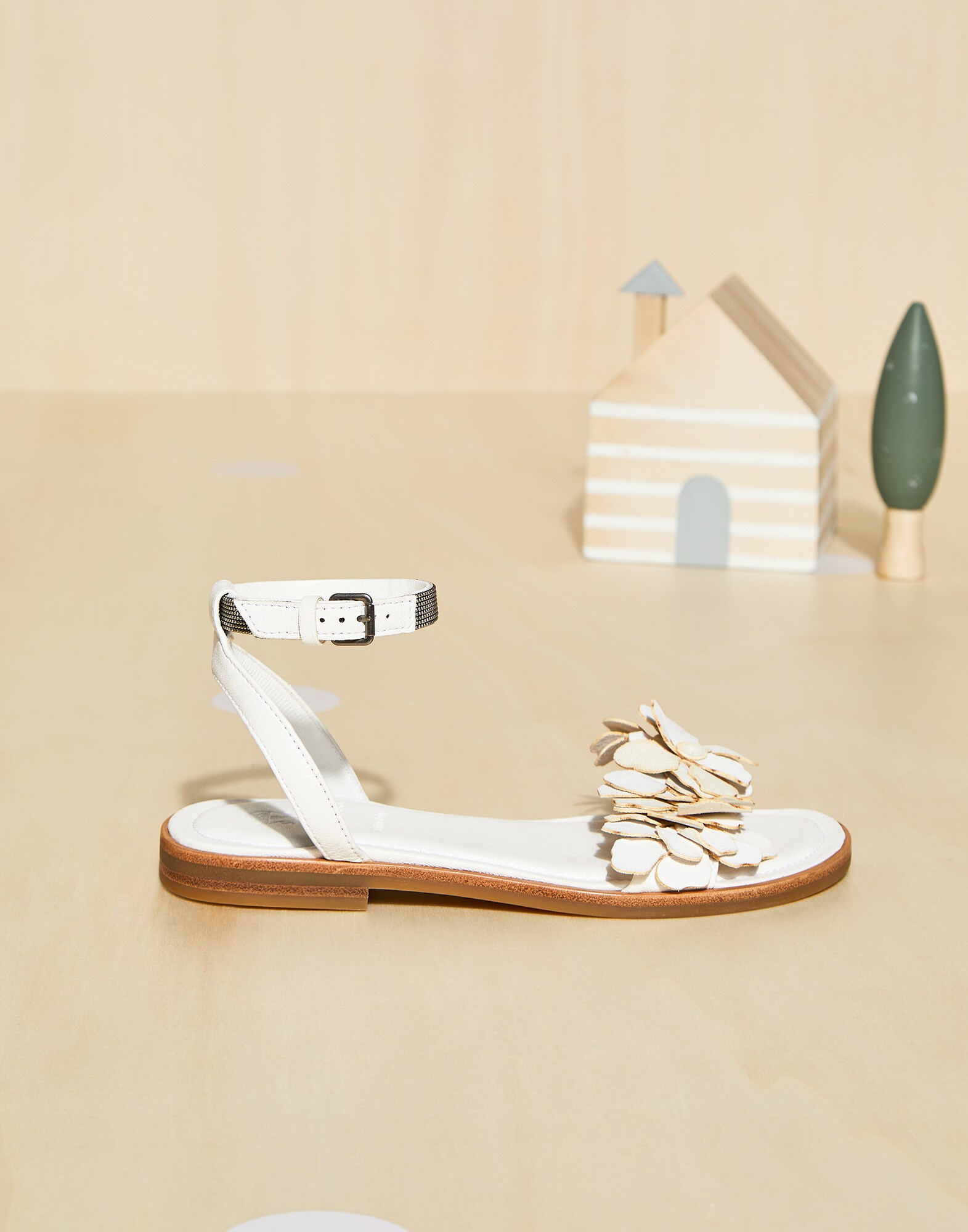 Sandals - Editorial view