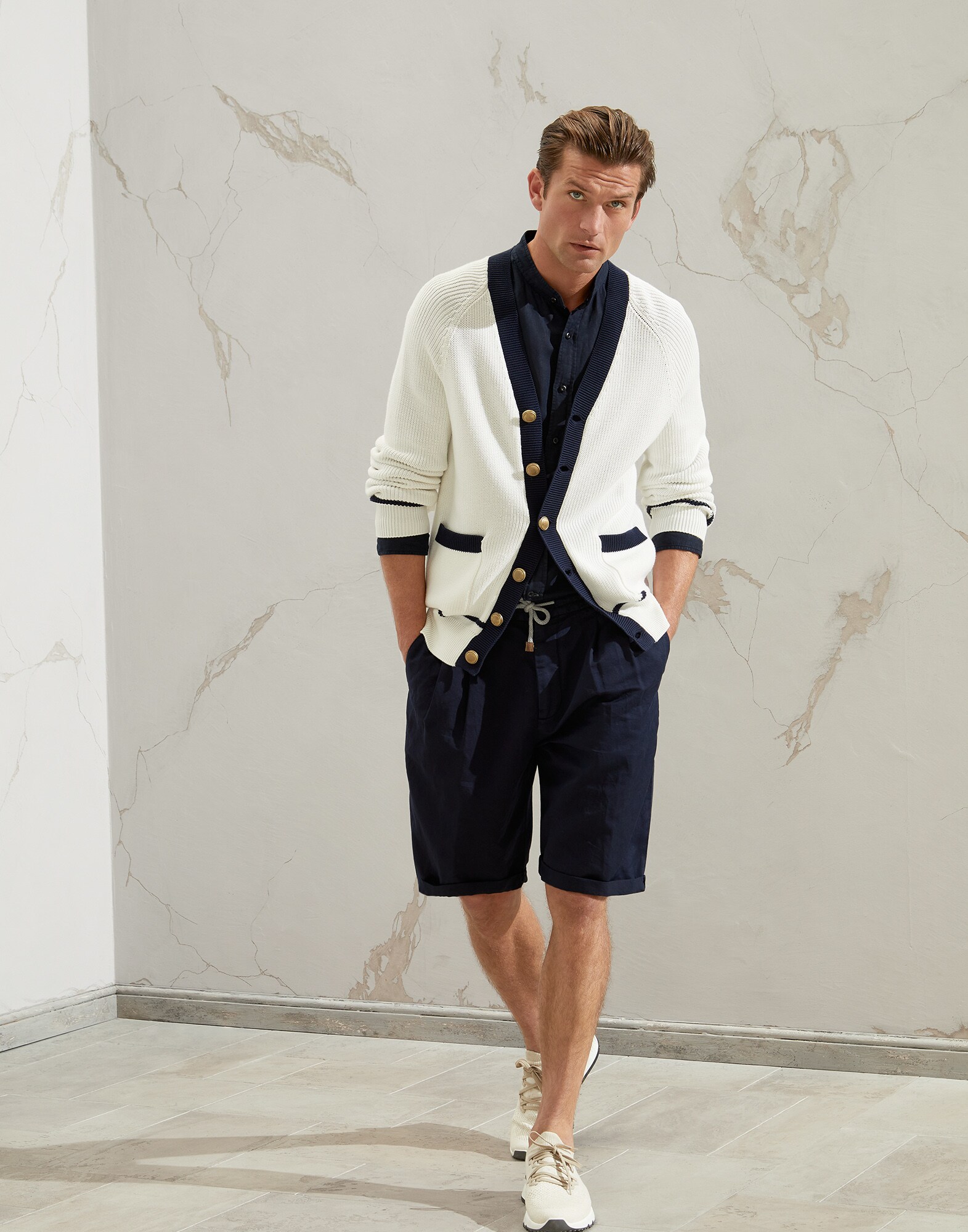 211MOUTFIT21 image number 0