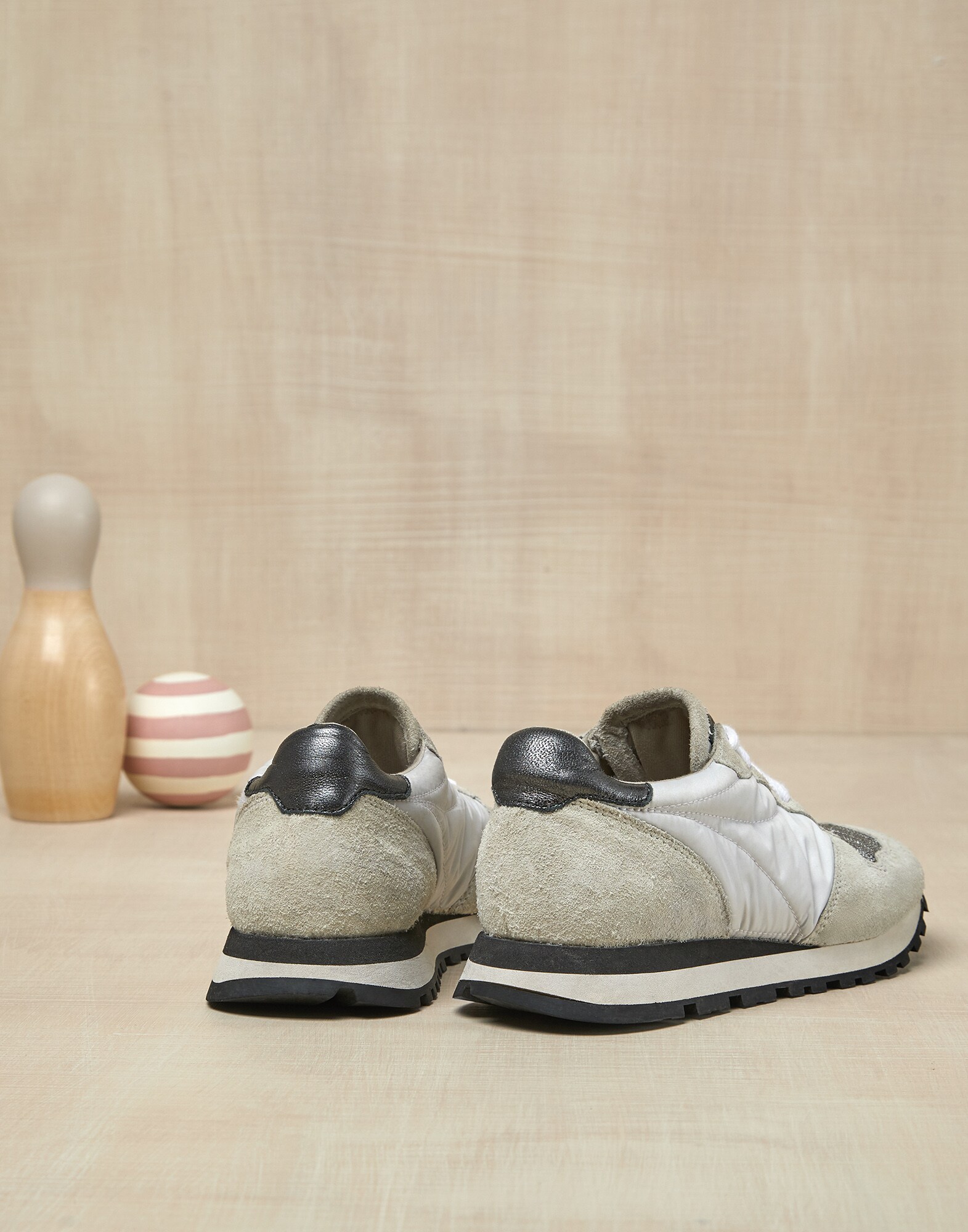 Sneakers - Back