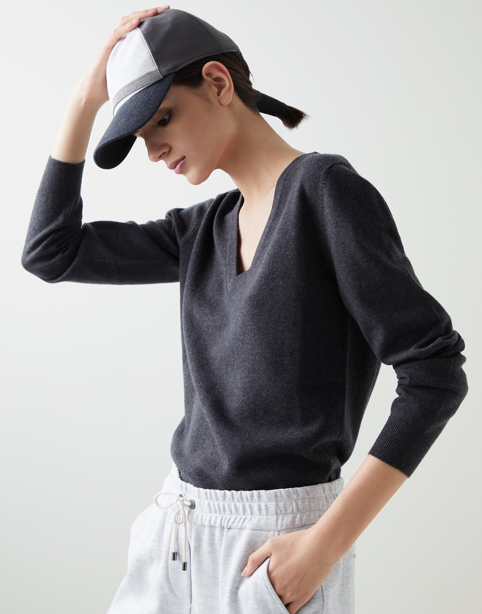 V-neck - Editorial view