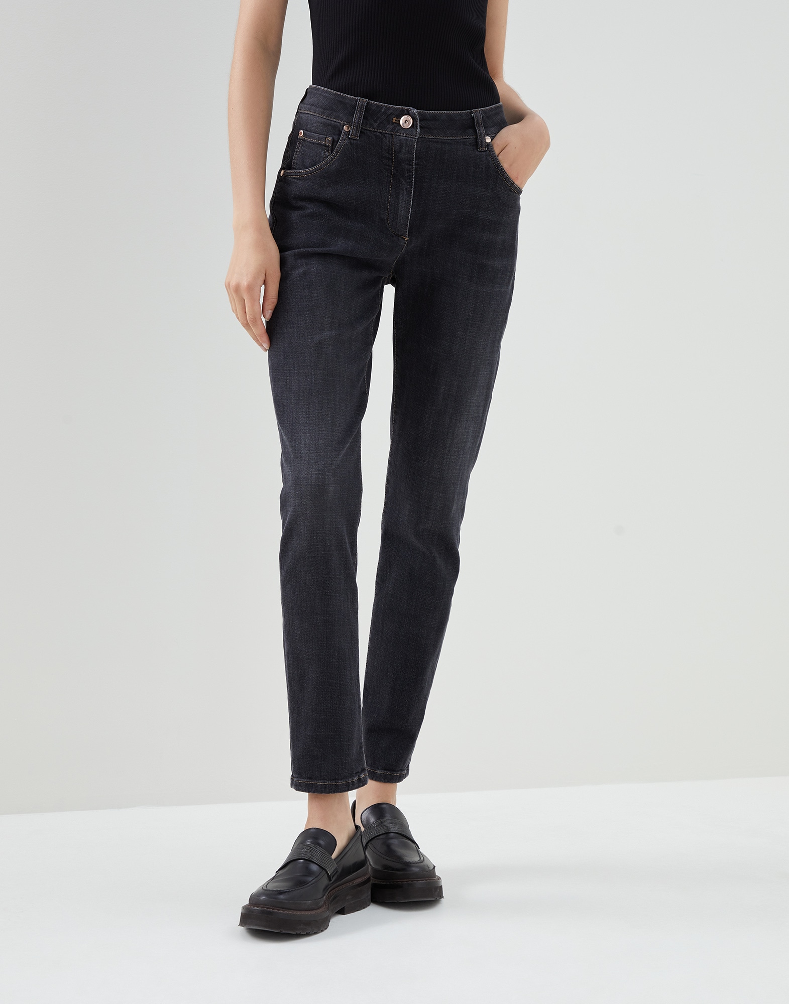 Pantalon en jean Jean Brunello Cucinelli en coloris Neutre Femme Vêtements Jeans Jeans à pattes d’éléphant 