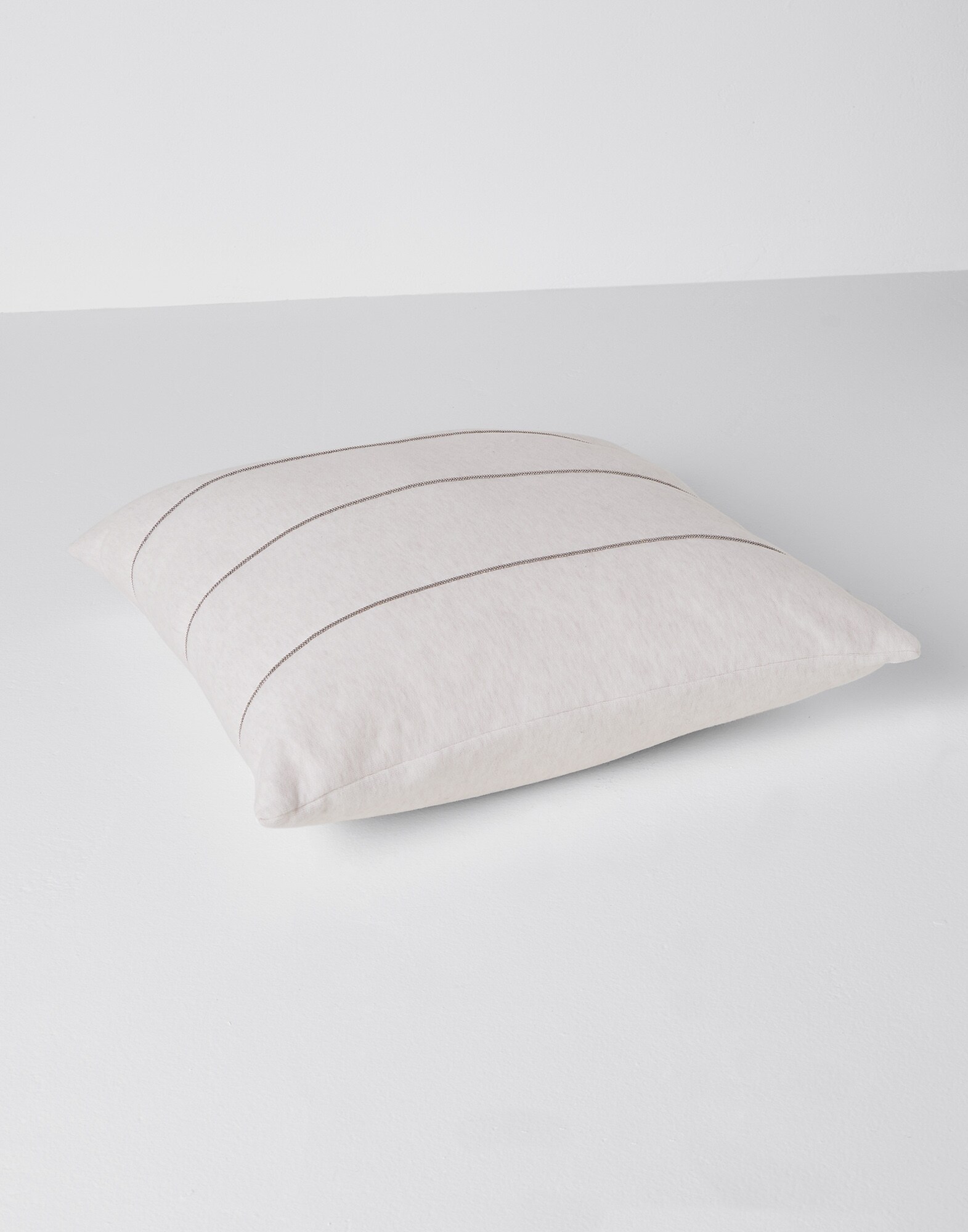 Fabric Cushions Oat Lifestyle 0 - Brunello Cucinelli