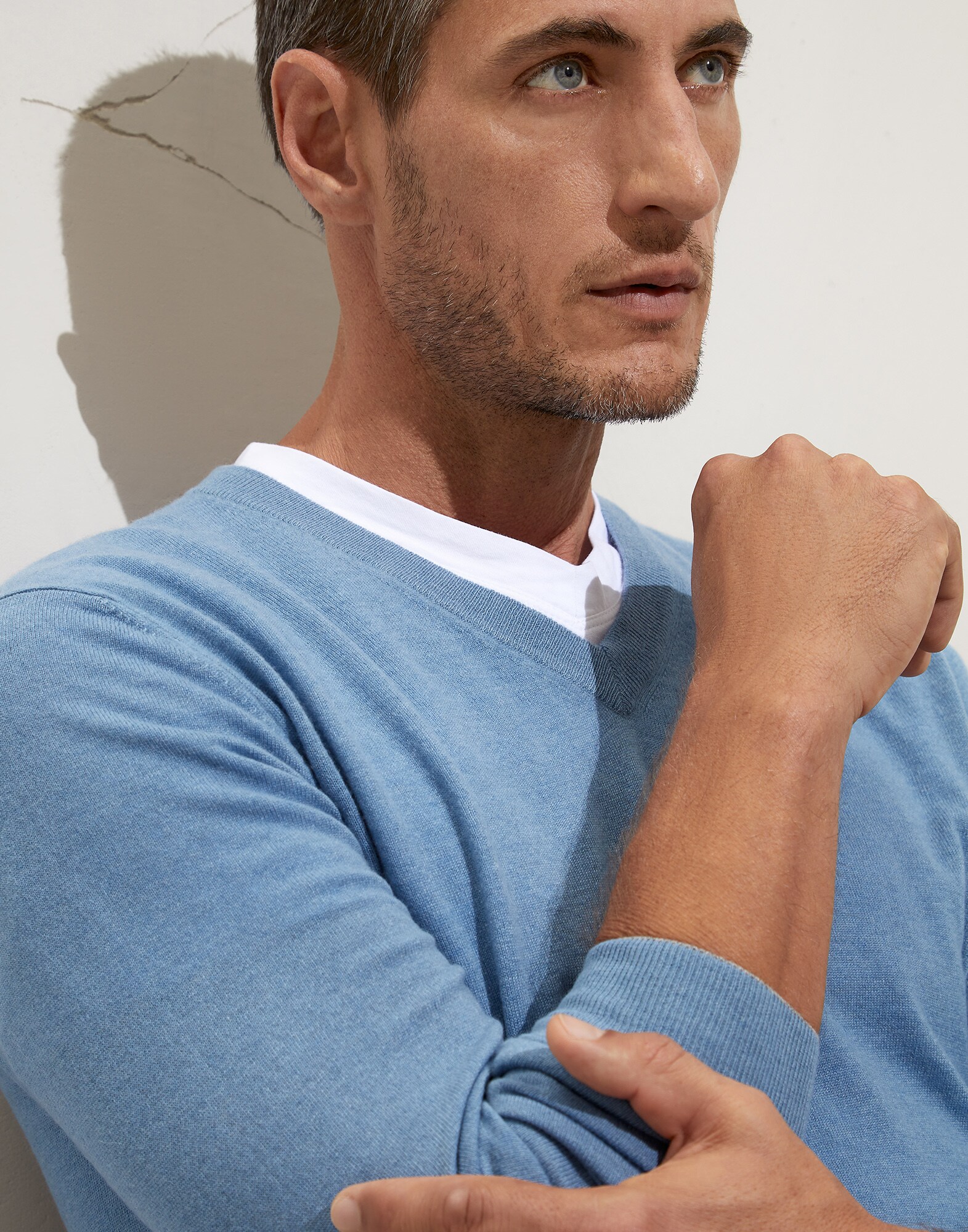V-neck Sweater - Detail