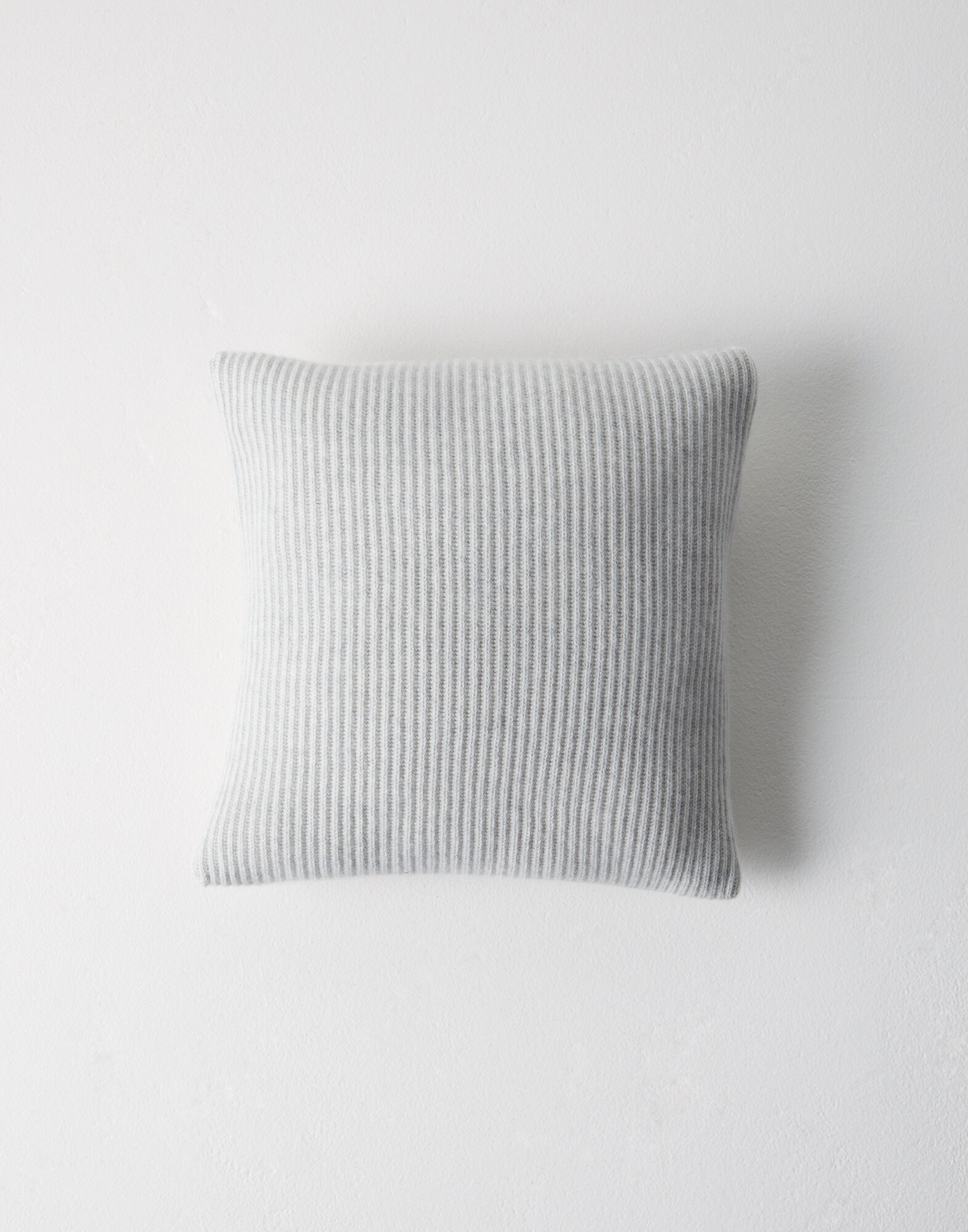 Blankets & Cushions - Front view