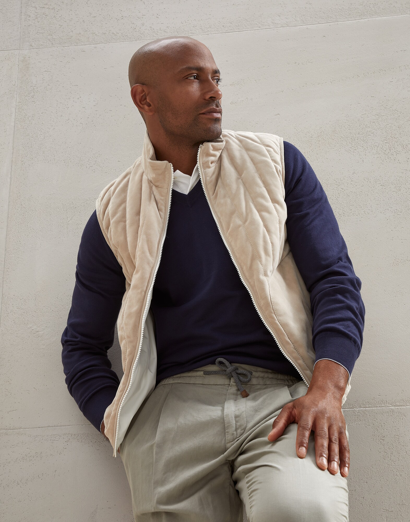 V-neck - Editorial view