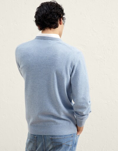 V-neck - Back view