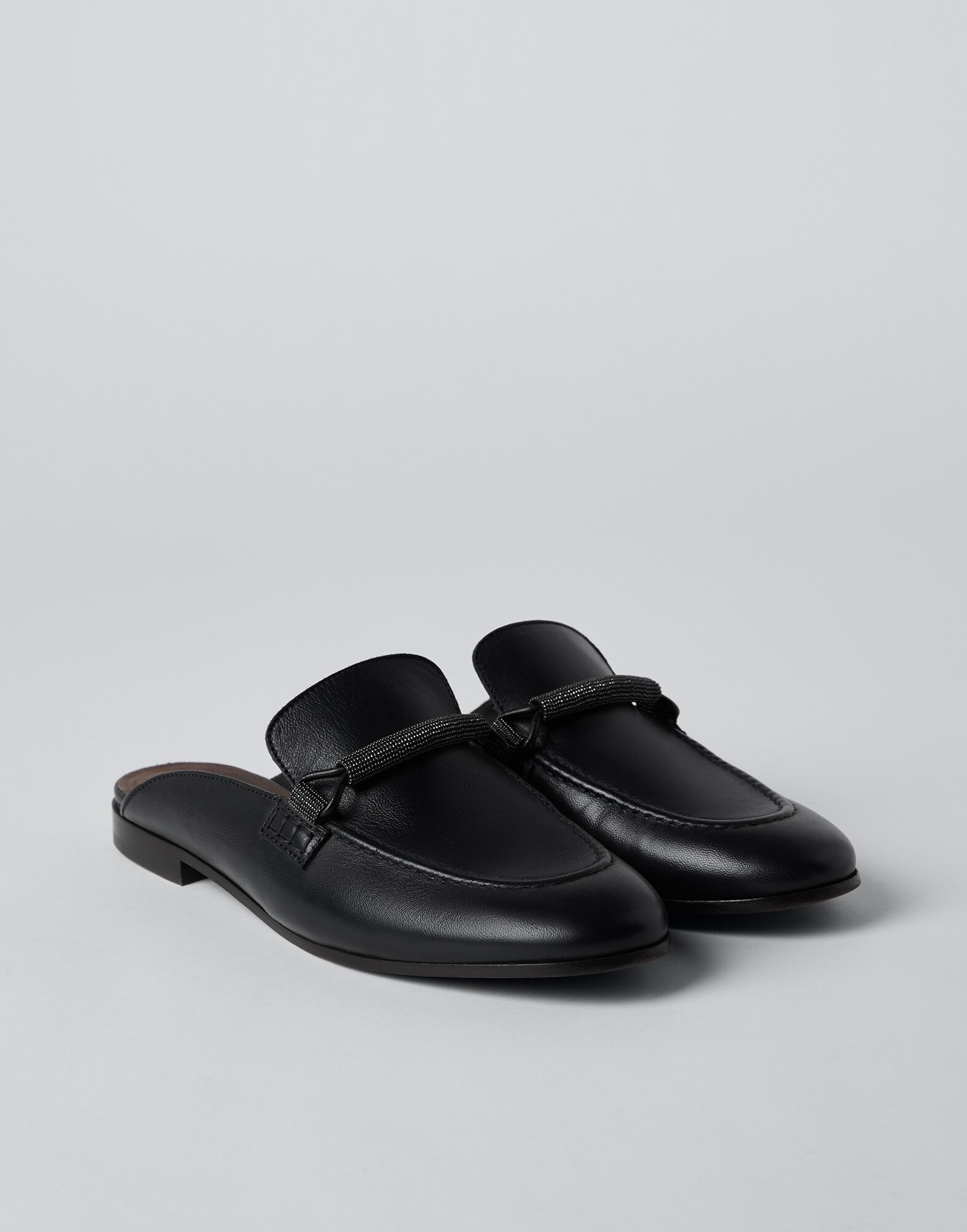 Loafers with monili