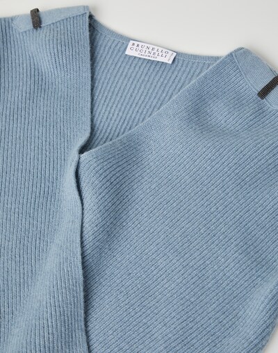 V-neck Sweater - Detail view