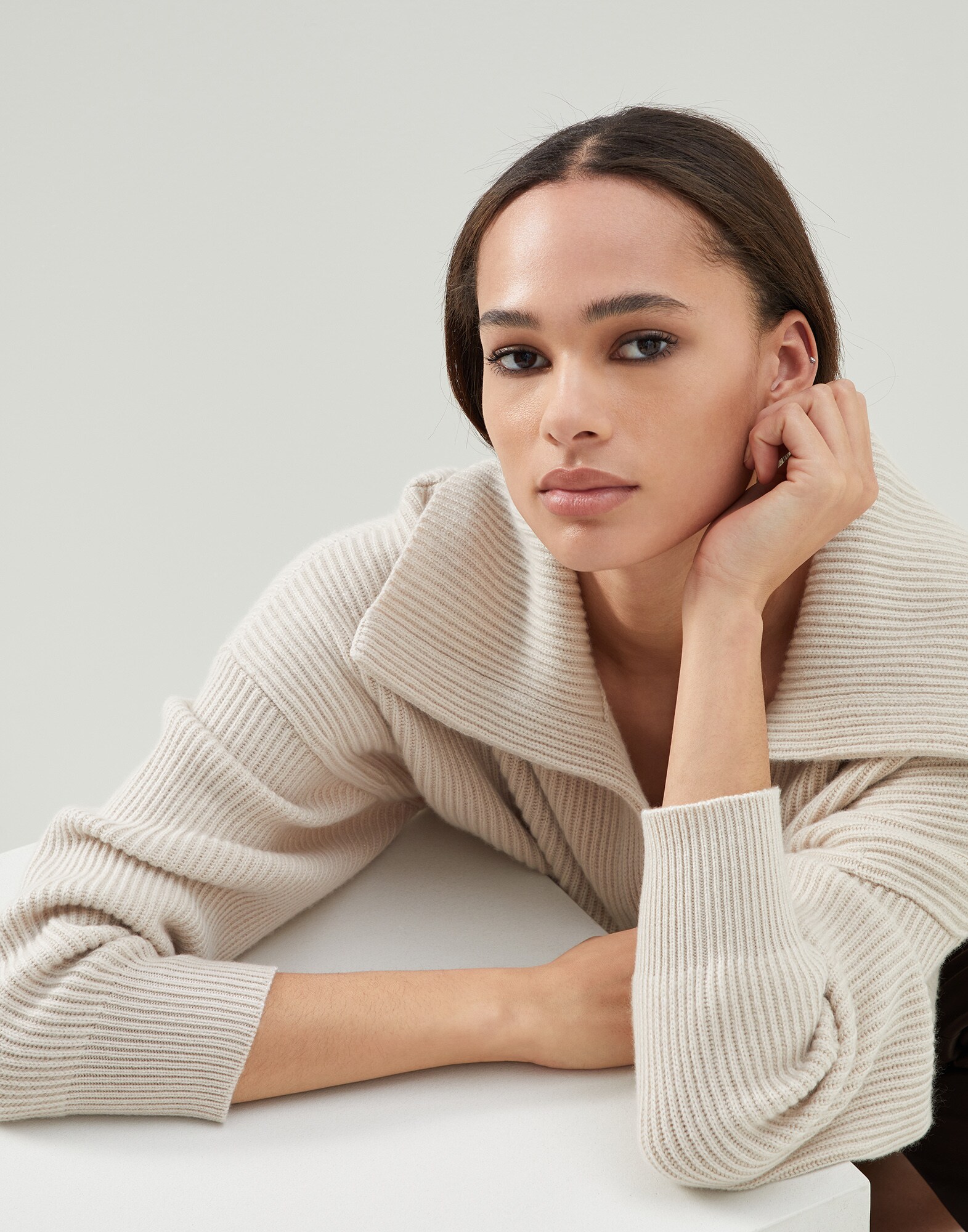 V-neck - Editorial view