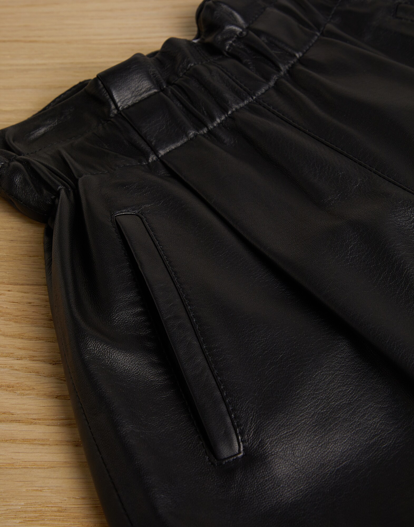 Bermuda & Shorts - Detail view