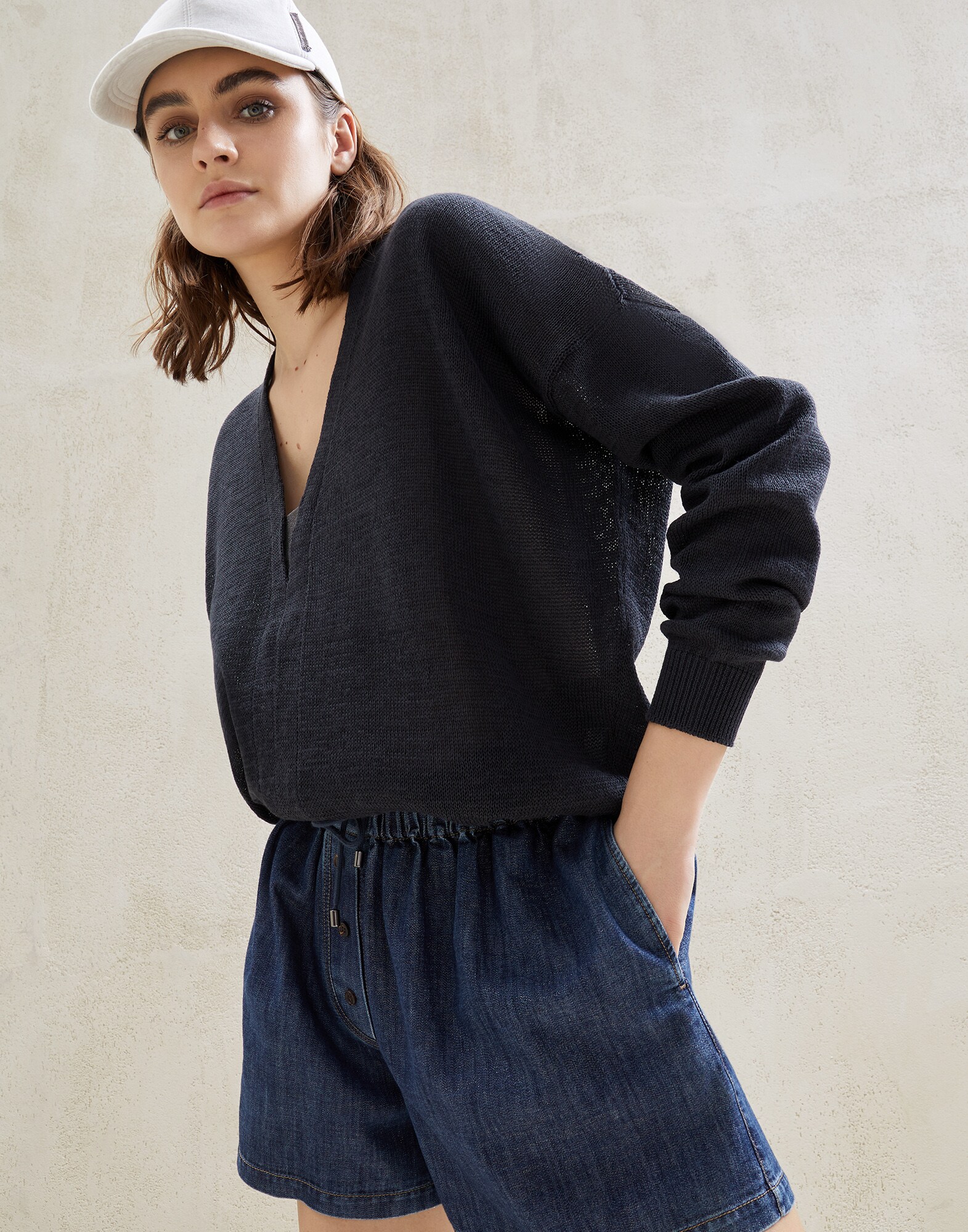 V-neck - Editorial view