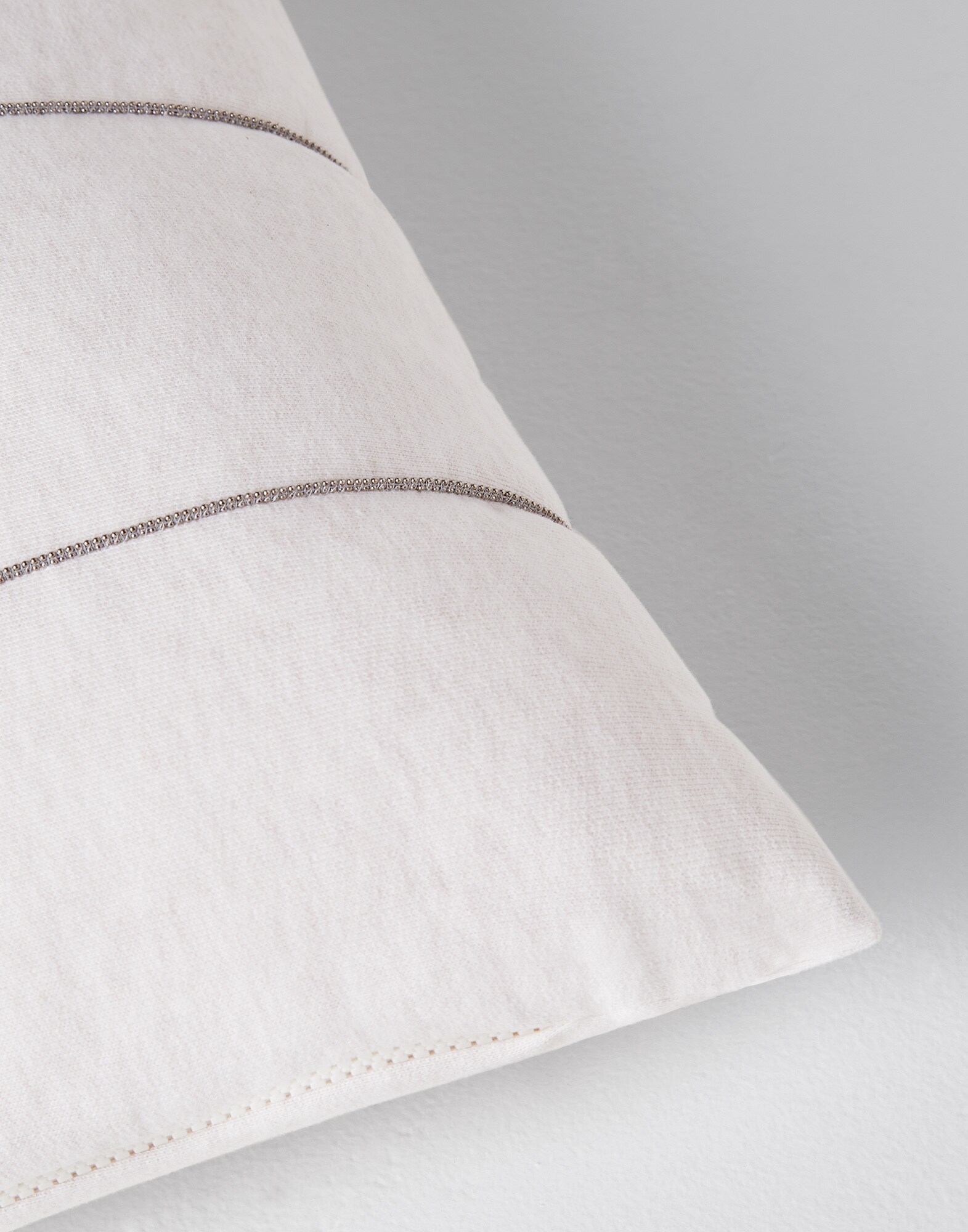 Fabric Cushions Oat Lifestyle 2 - Brunello Cucinelli