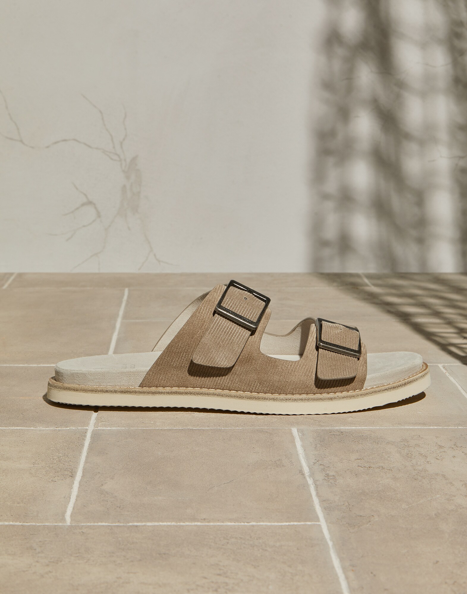Slides - Full look