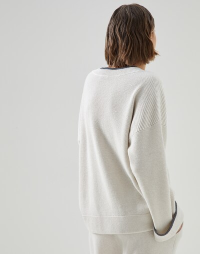 V-neck - Back view