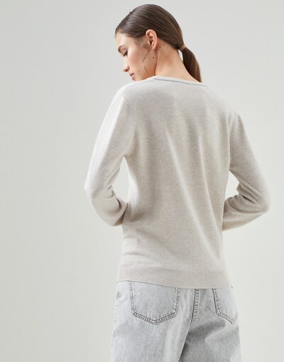 V-neck - Back view