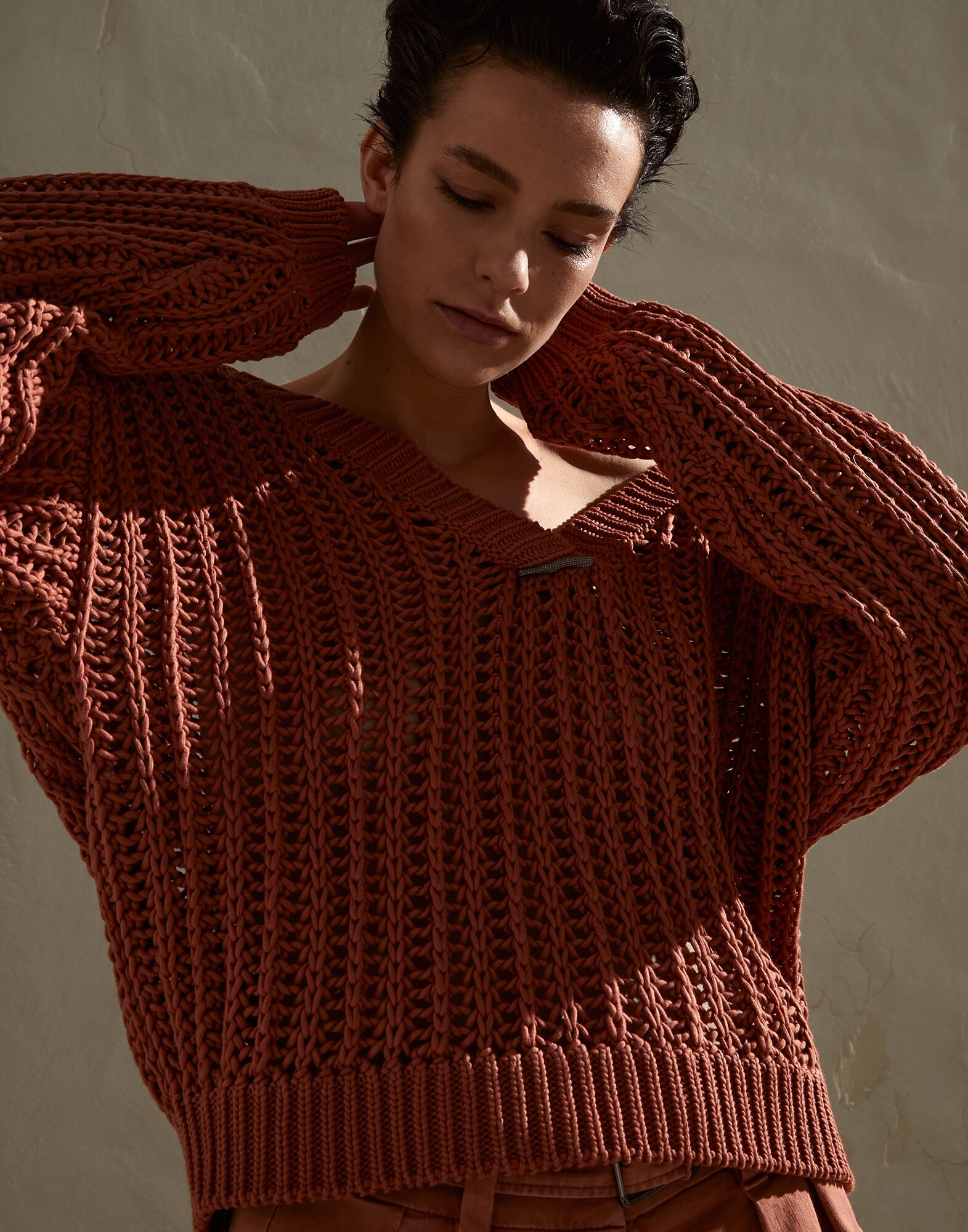 V-neck - Editorial view