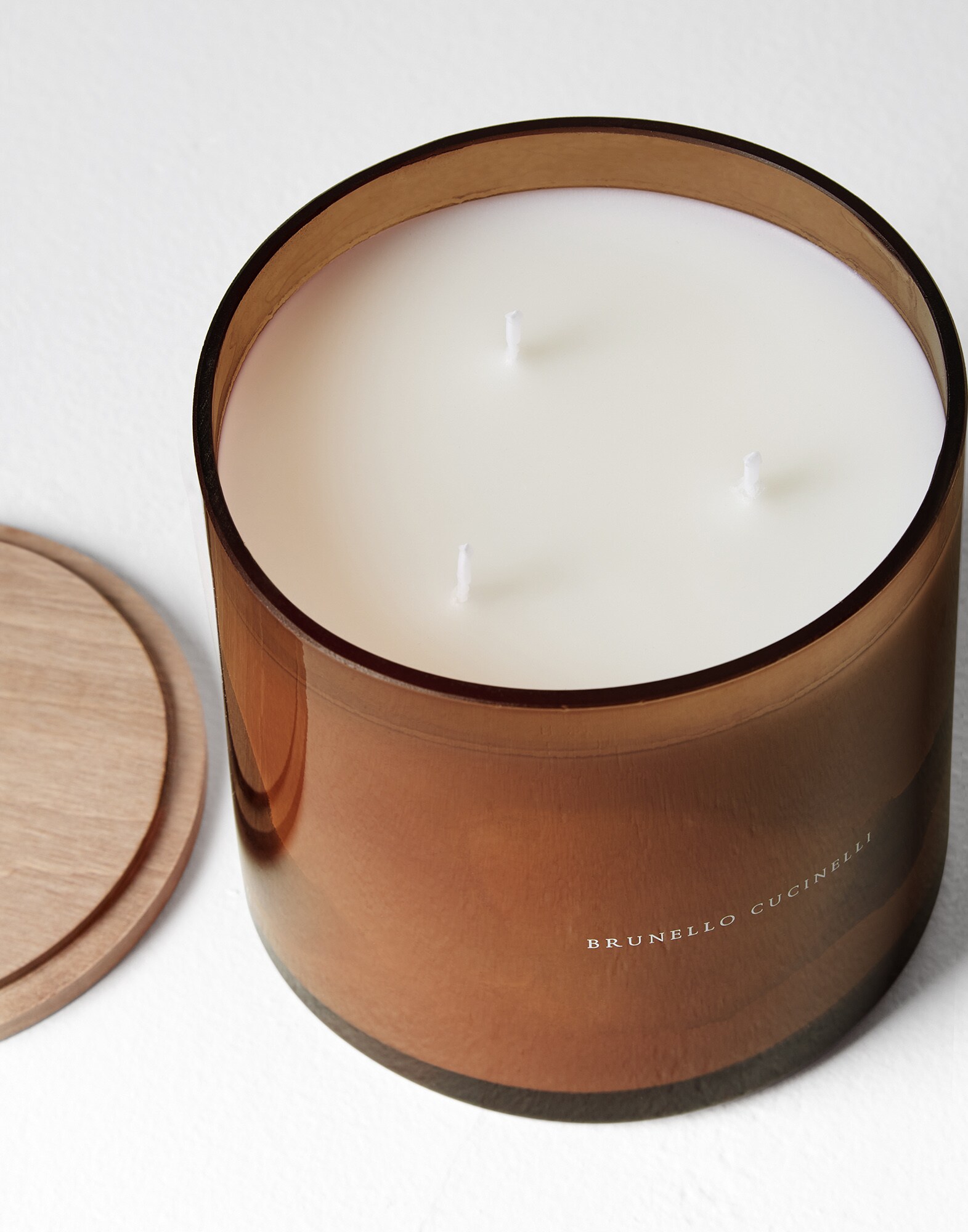 Candles Mars Orange Lifestyle 2 - Brunello Cucinelli