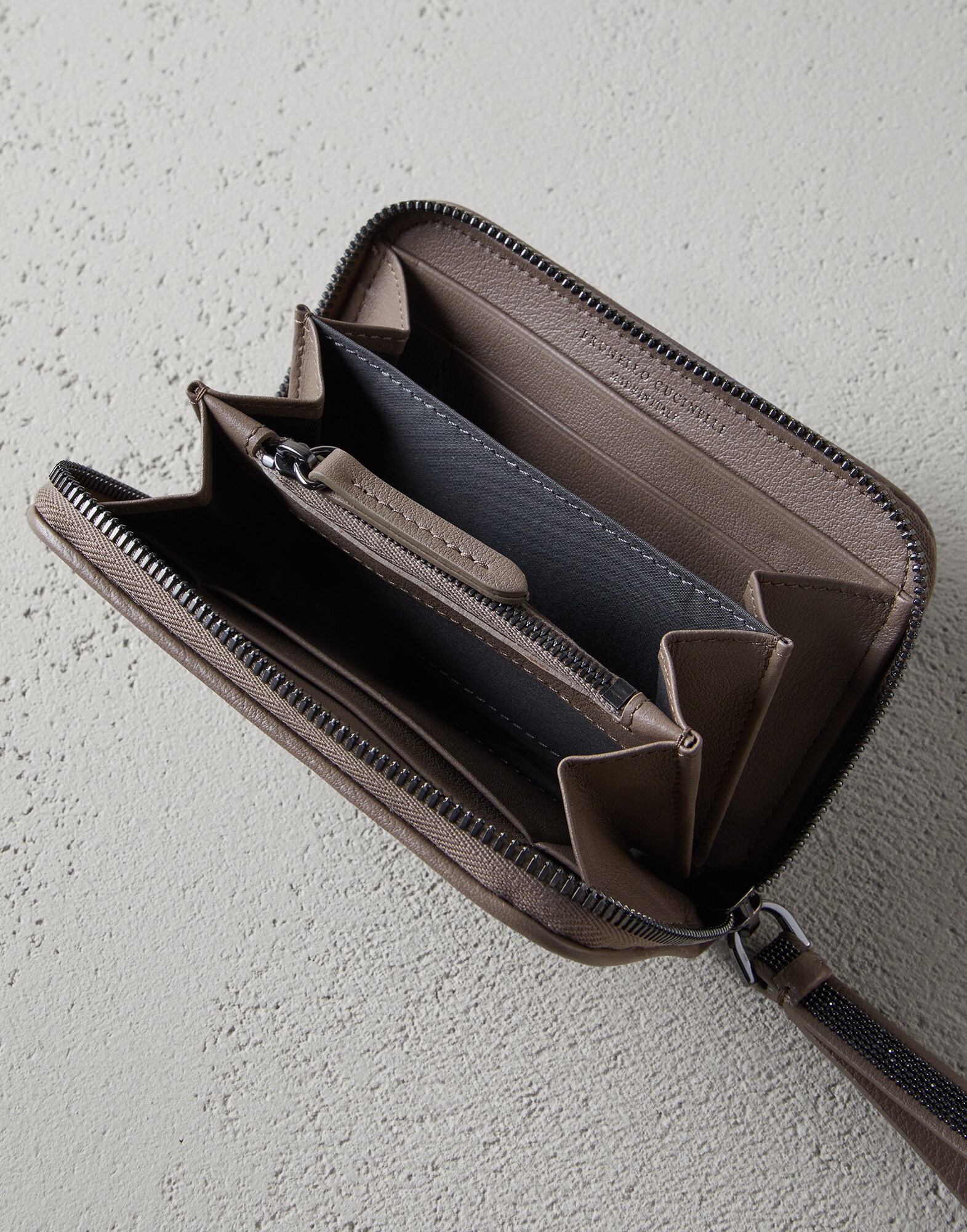 Wallet - Full look