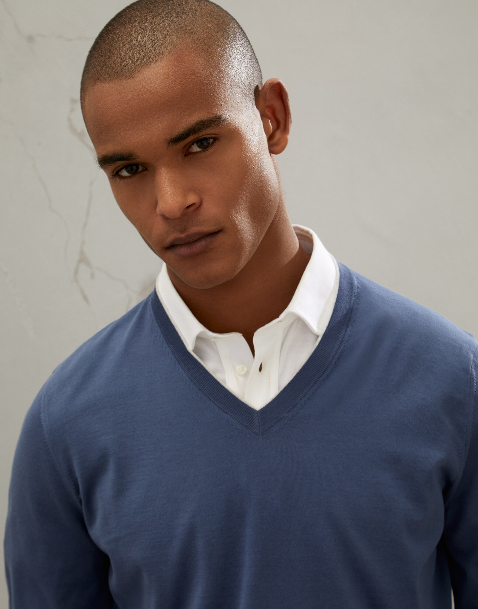 V-neck - Detail view