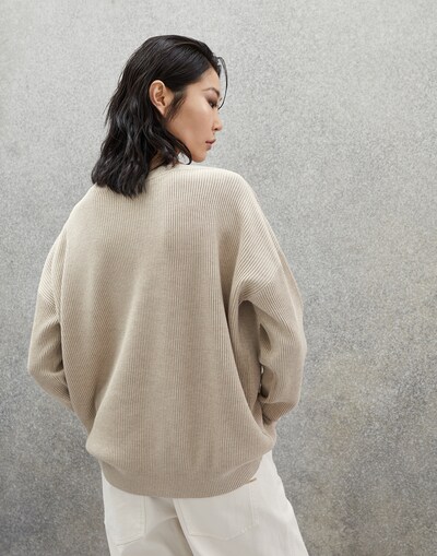 V-neck - Back view