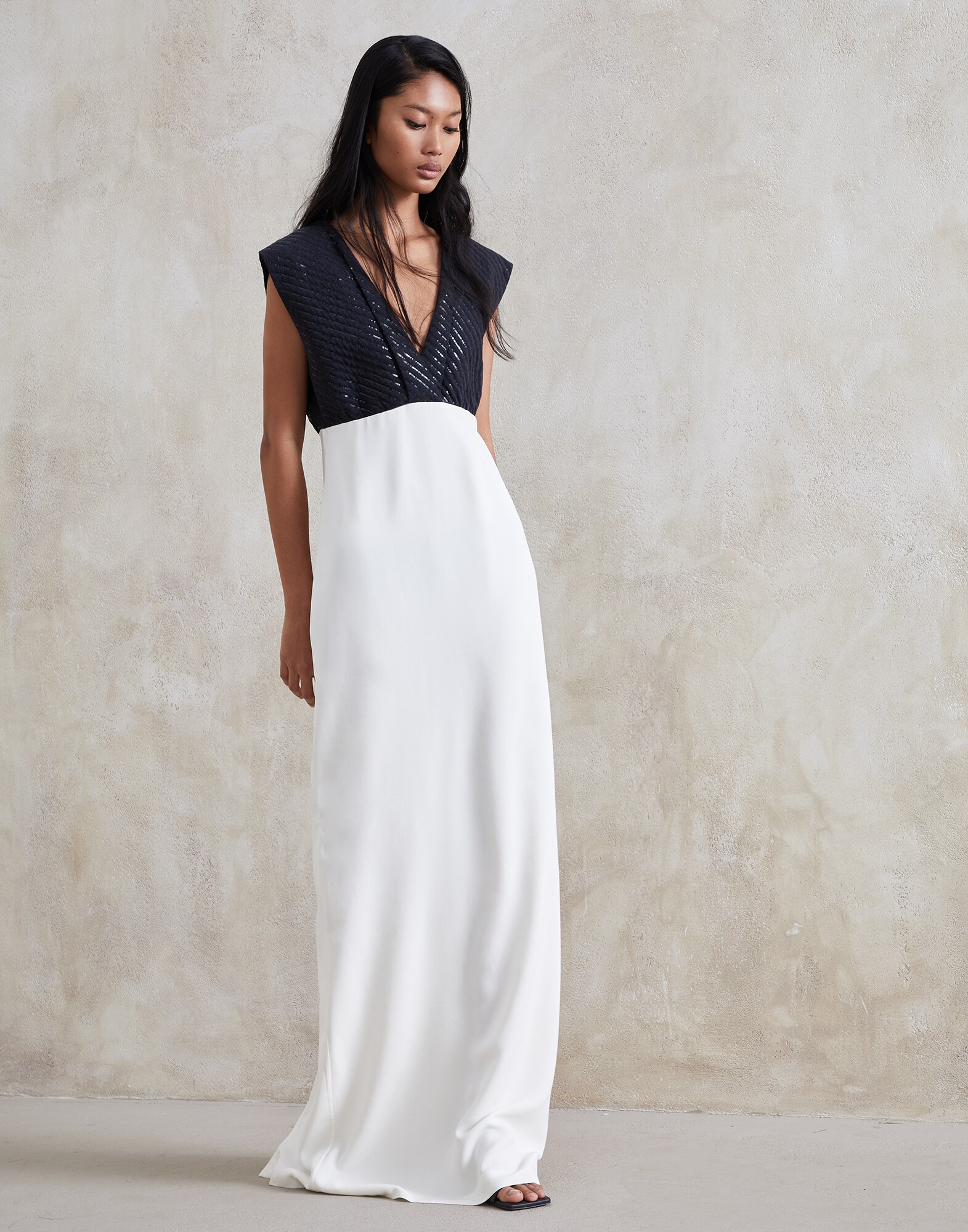 - Save 38% Brunello Cucinelli Womens Silk Dress in Beige White Womens Dresses Brunello Cucinelli Dresses 