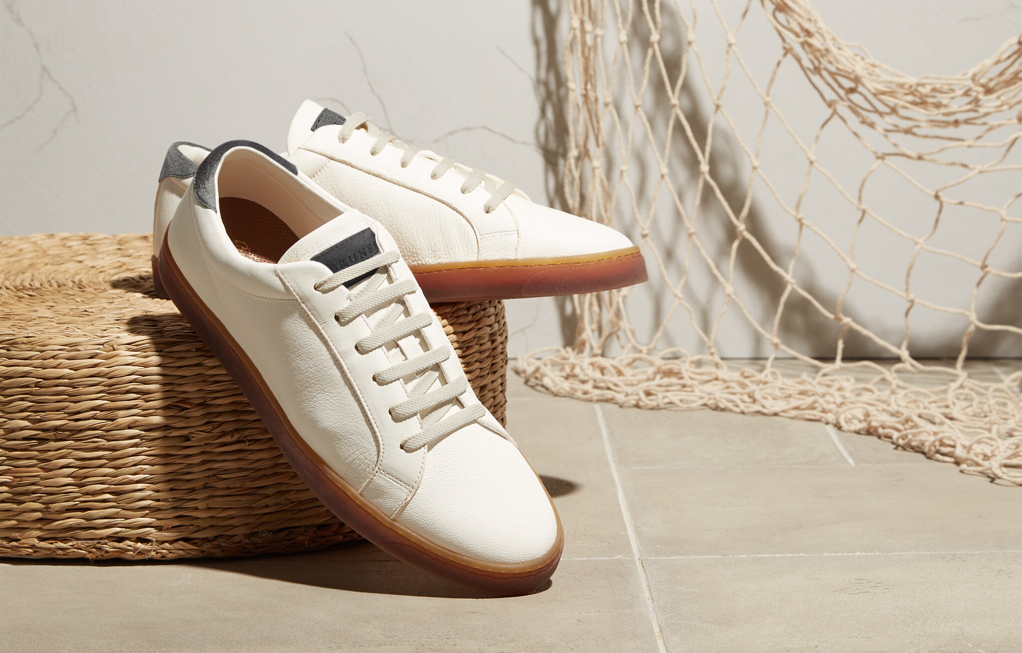 Sneakers - Horizontal view