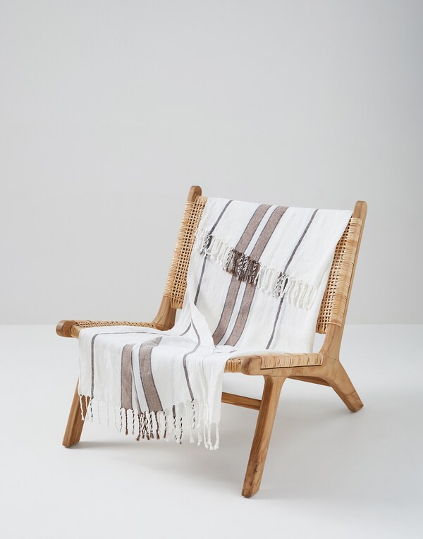 Linen towel Brown Lifestyle - Brunello Cucinelli