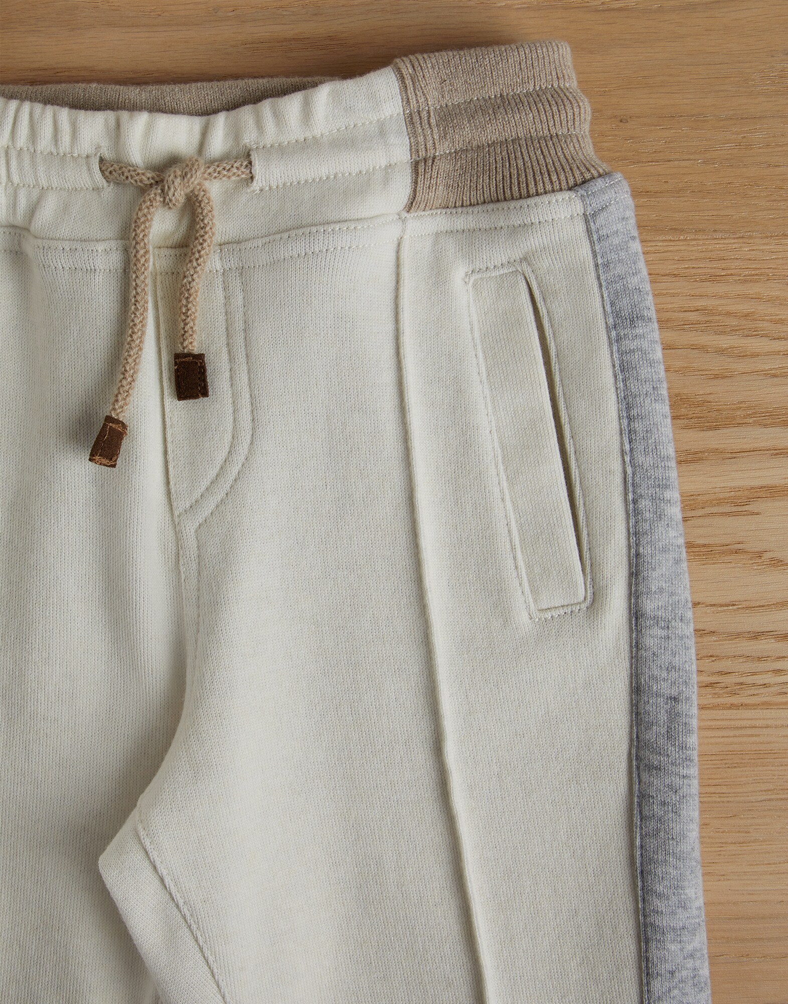 Sweatpants - Detail view
