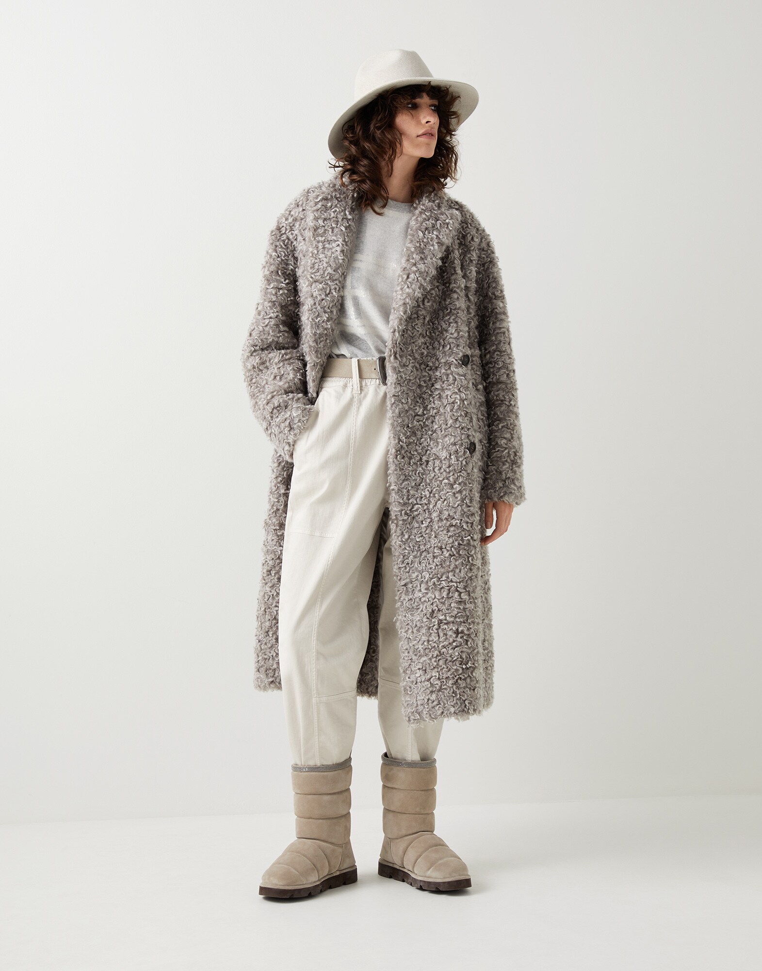 212WOUTFITMAIN1C2 image number 0