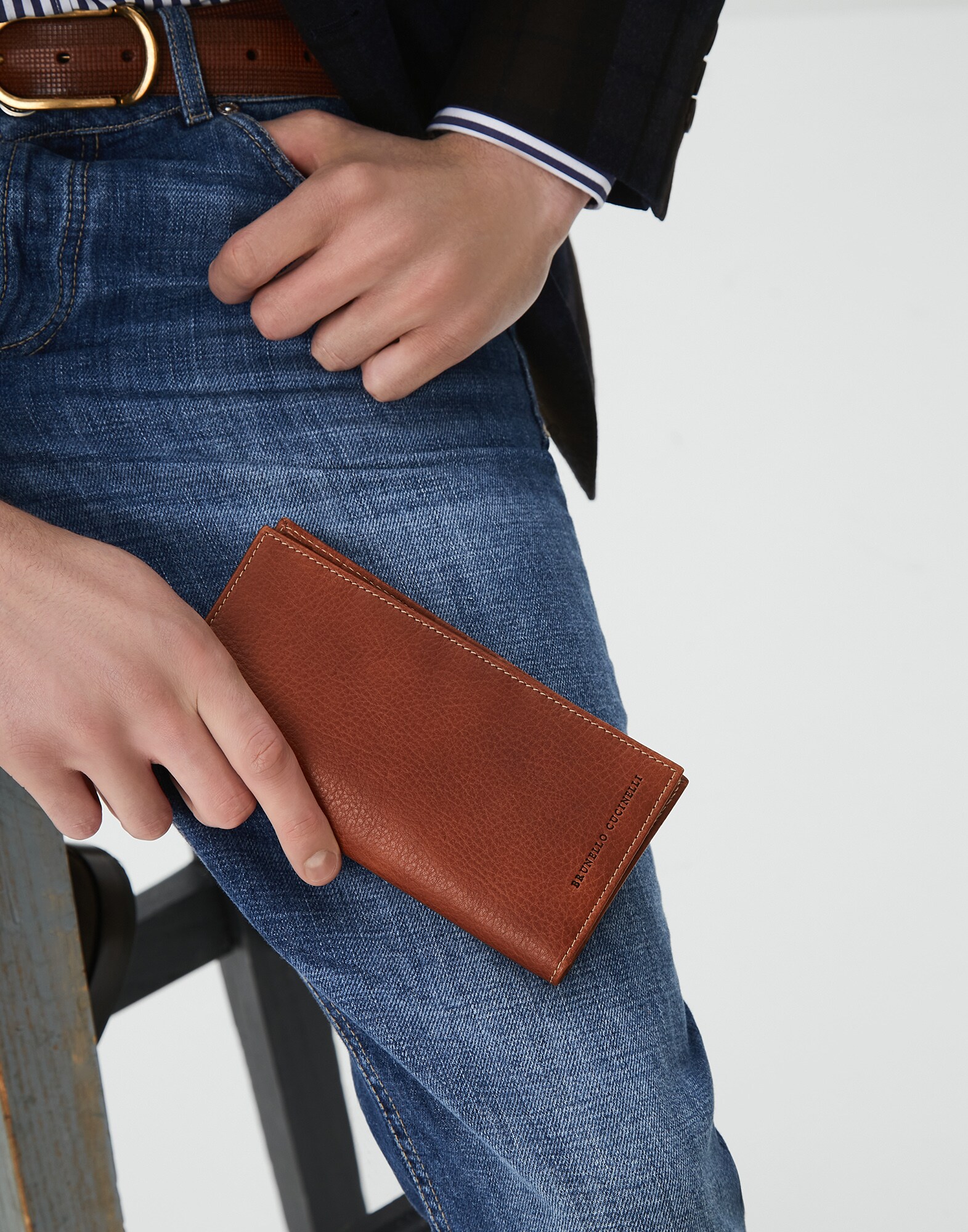Card Holder - Editorial