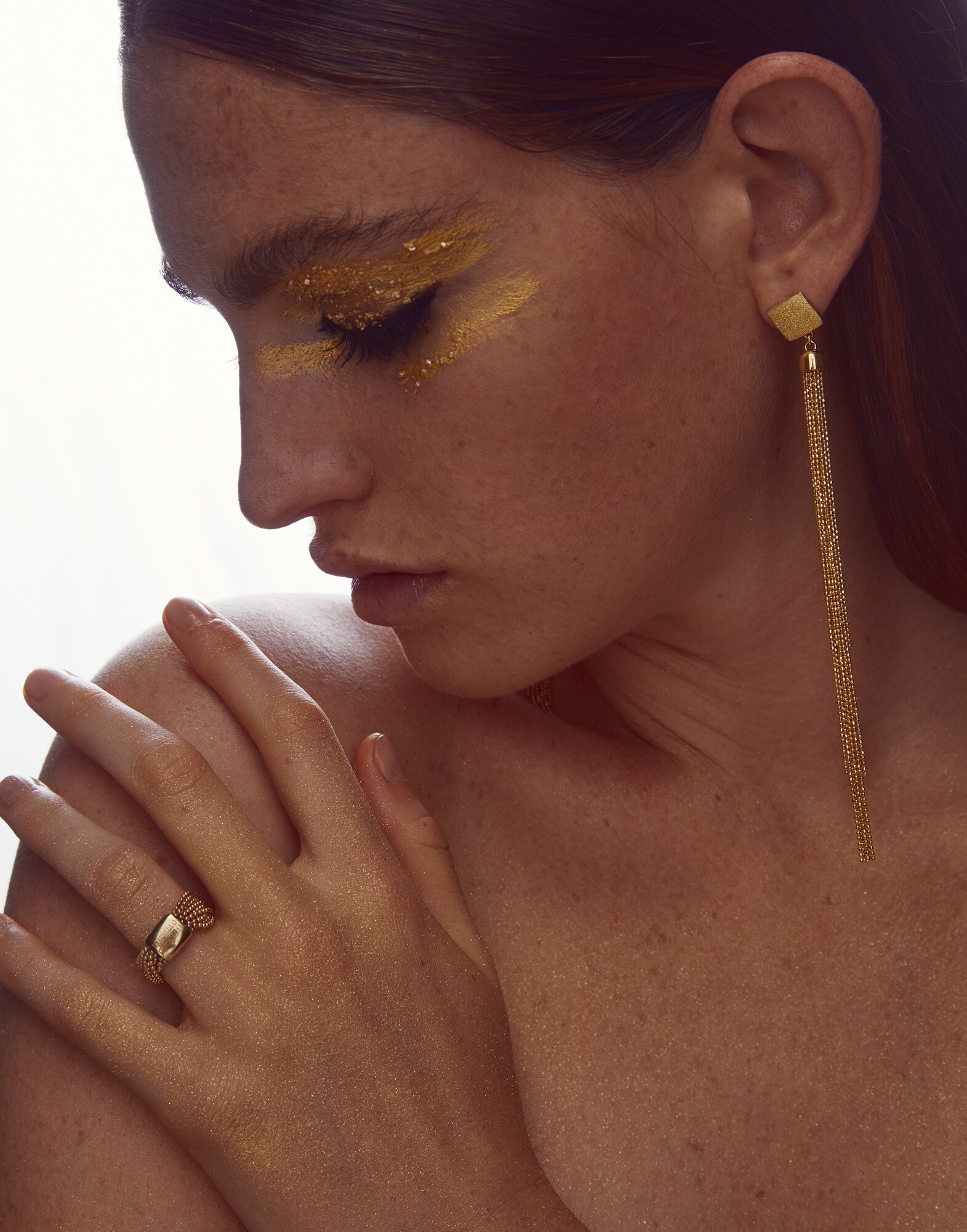 Boucles d'Oreilles - Editorial