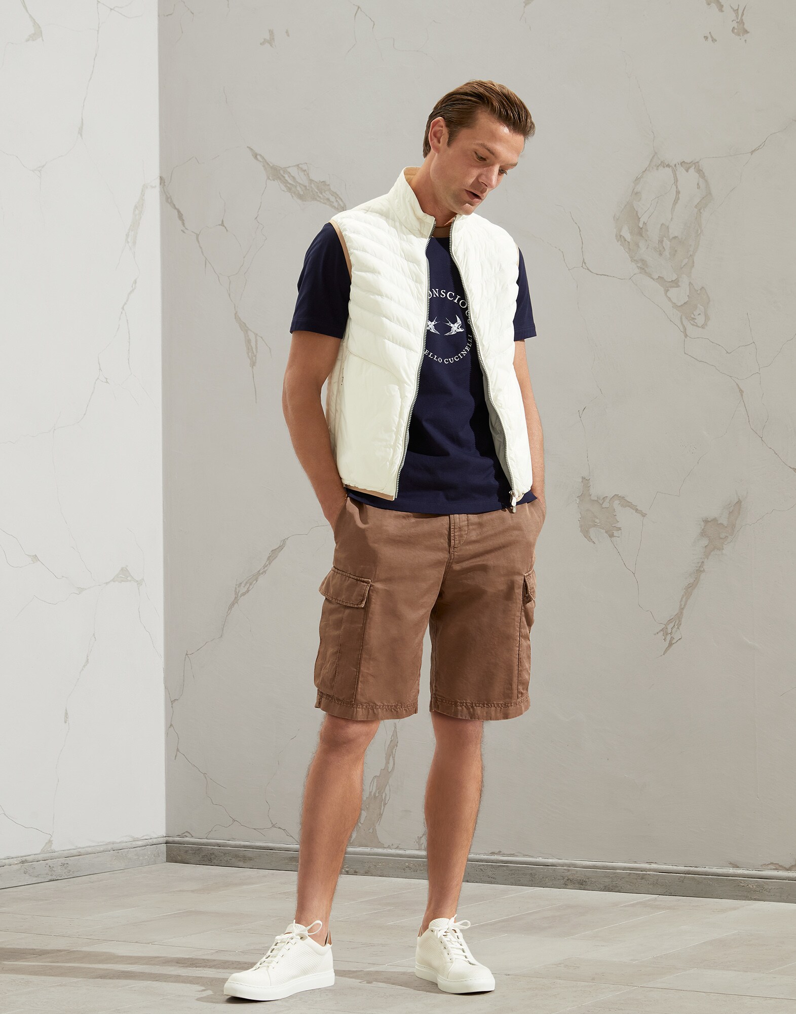 211MOUTFIT9 image number 0