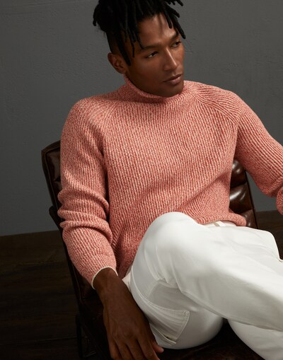 Turtleneck - Editorial view