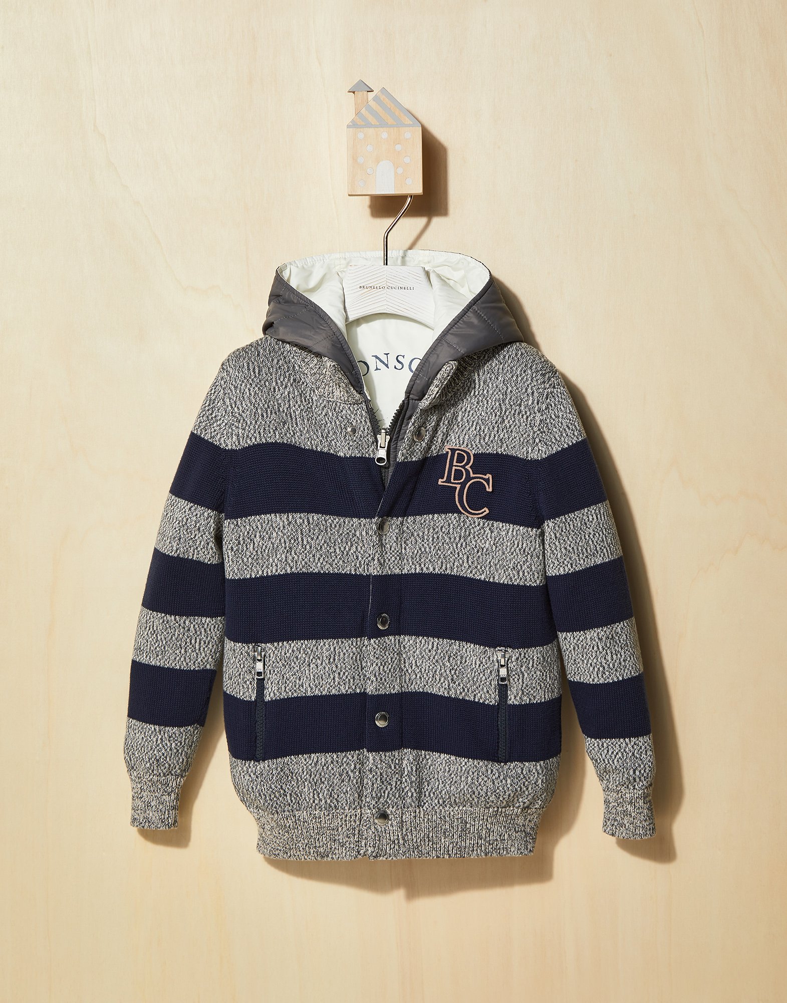 Vêtements Outerwear - Vue frontale