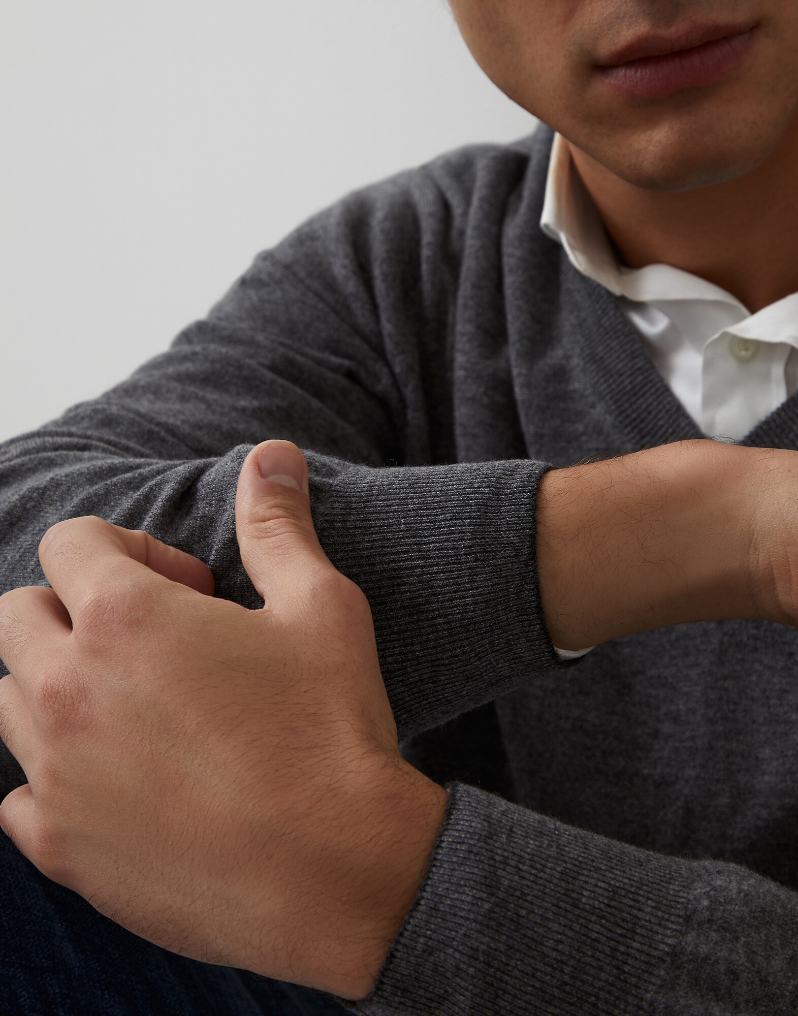 V-neck - Detail view