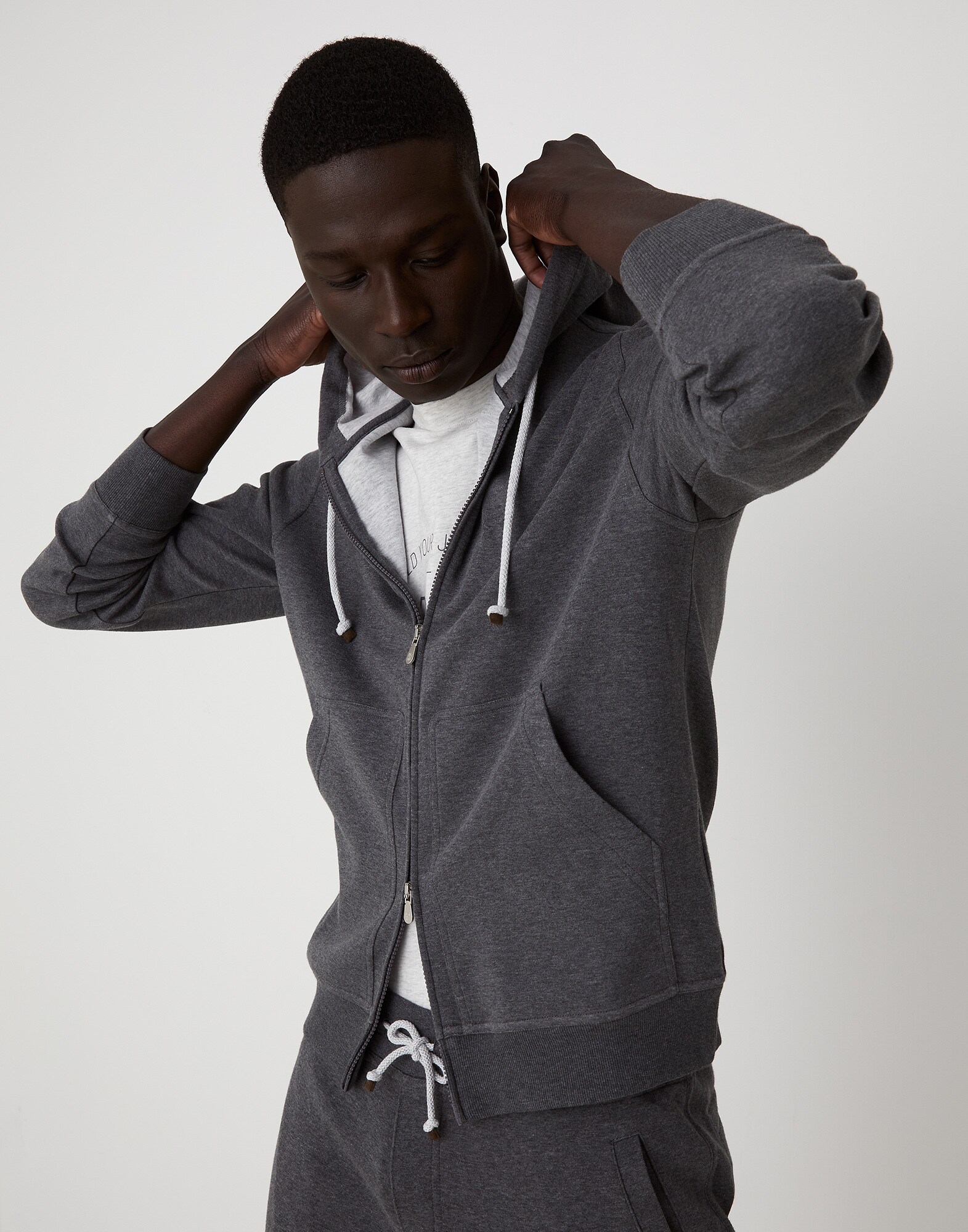 Sweatshirt - Editorial view