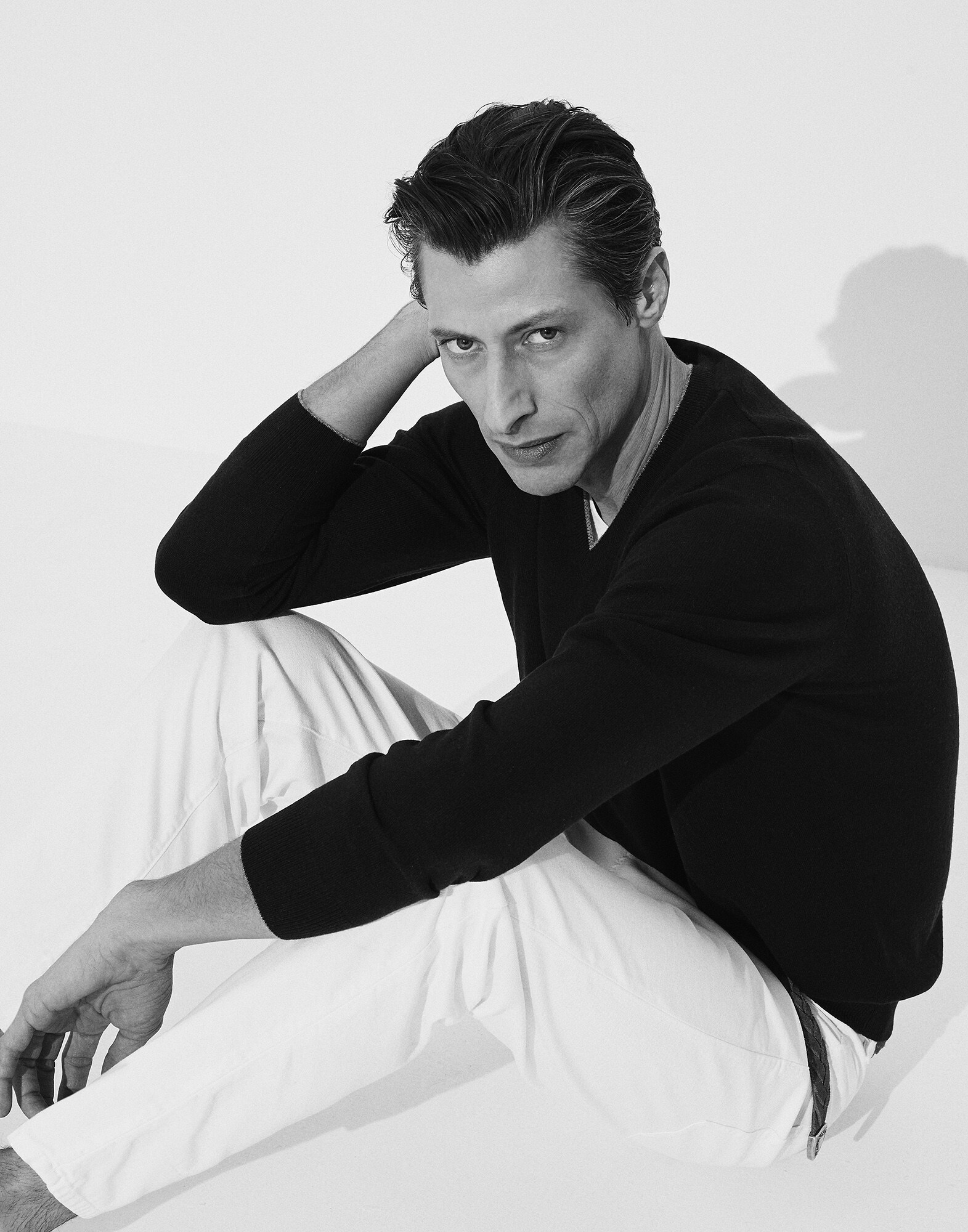 V-neck Sweater - Editorial