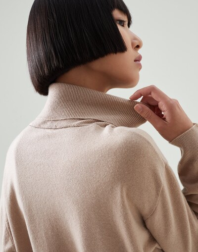 Turtleneck - Detail view