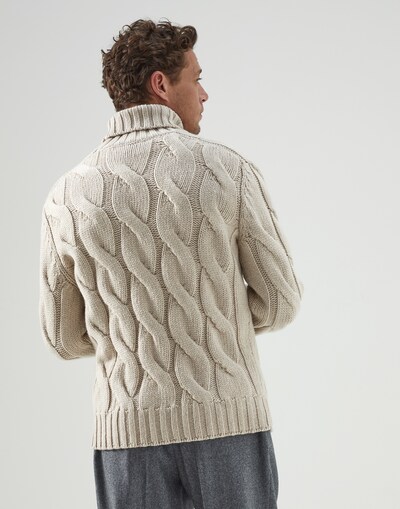 Turtleneck - Back view