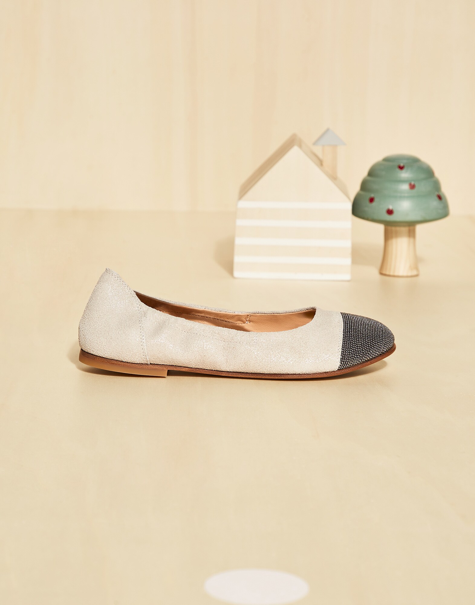 Flat Shoes - Editorial view