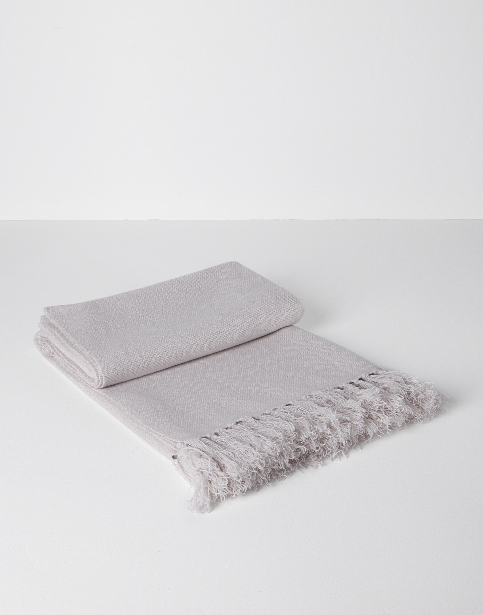 Throws Cool Beige Lifestyle 1 - Brunello Cucinelli