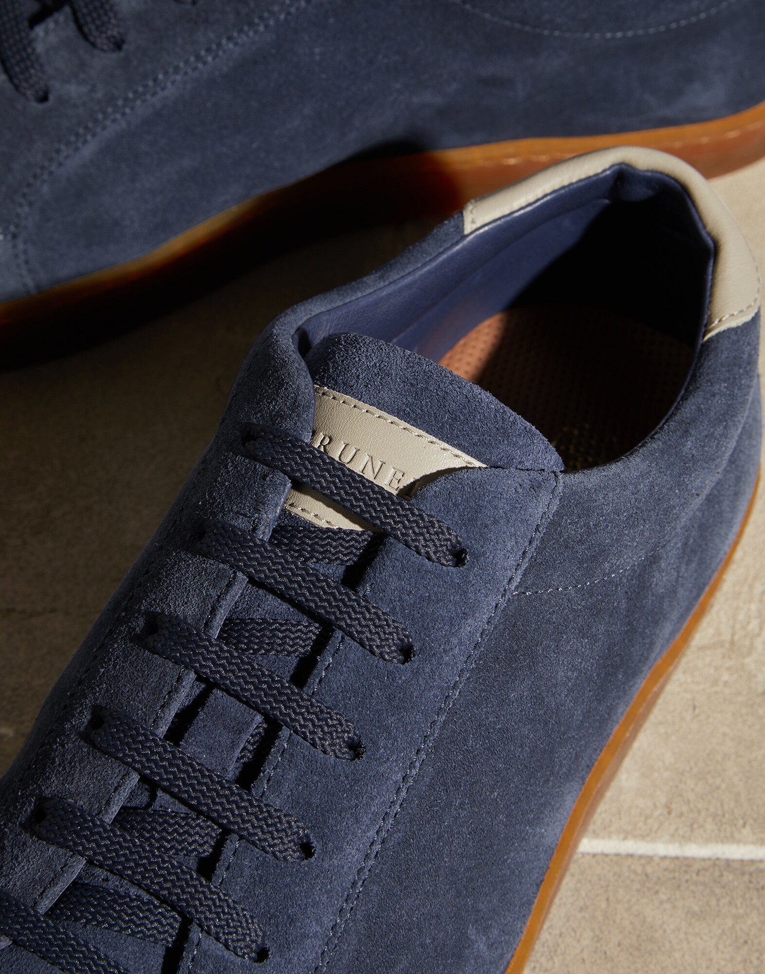 Sneakers - Detail view