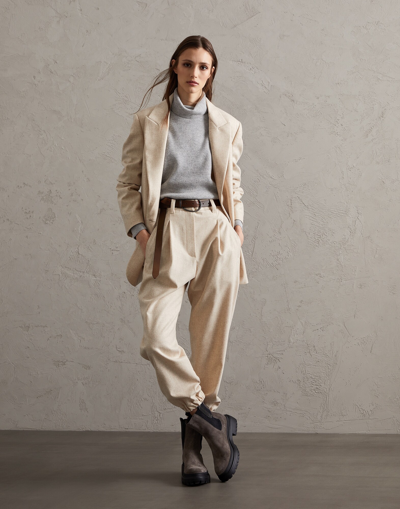 212WOUTFITMAIN7 image number 0