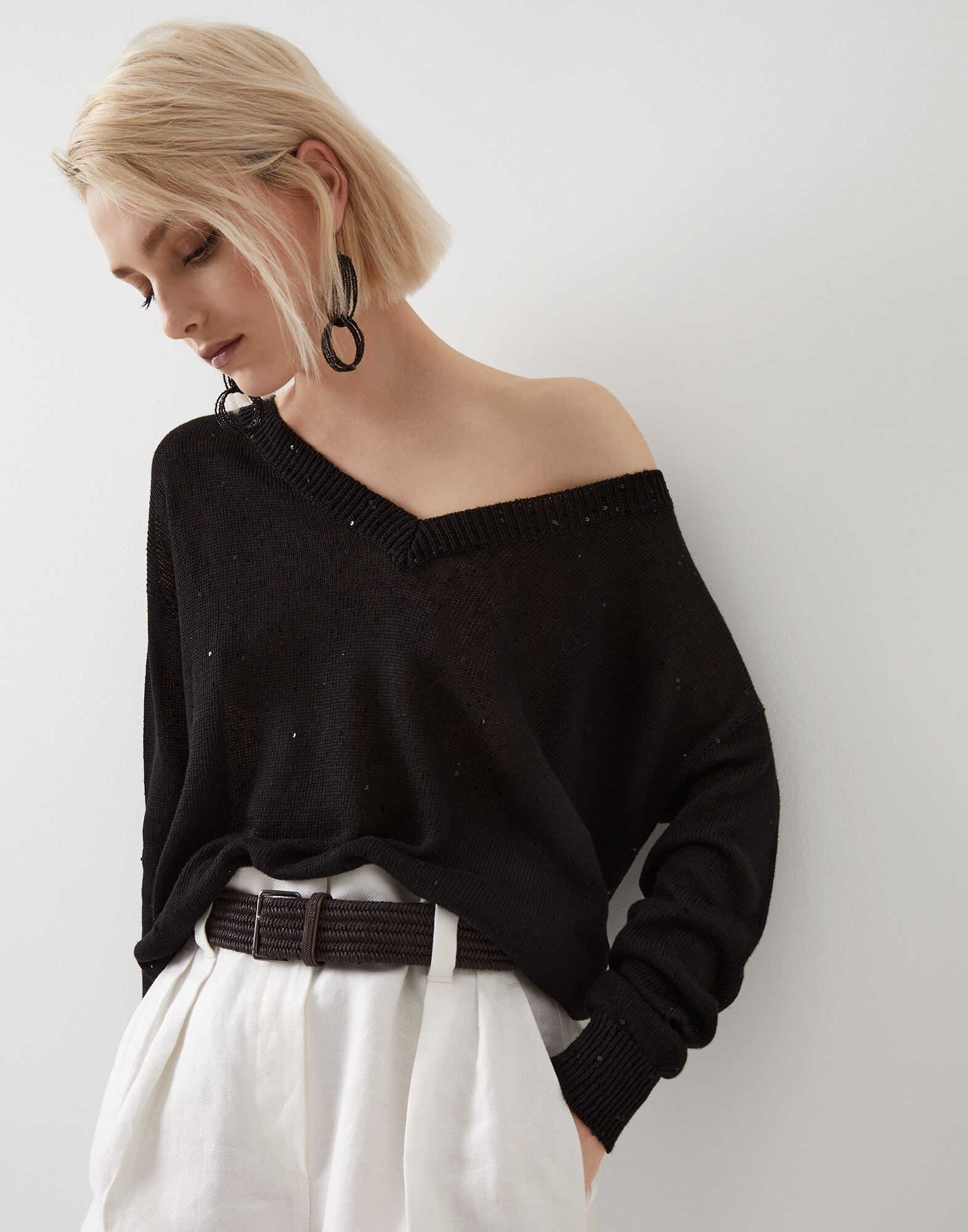 V-neck - Editorial view