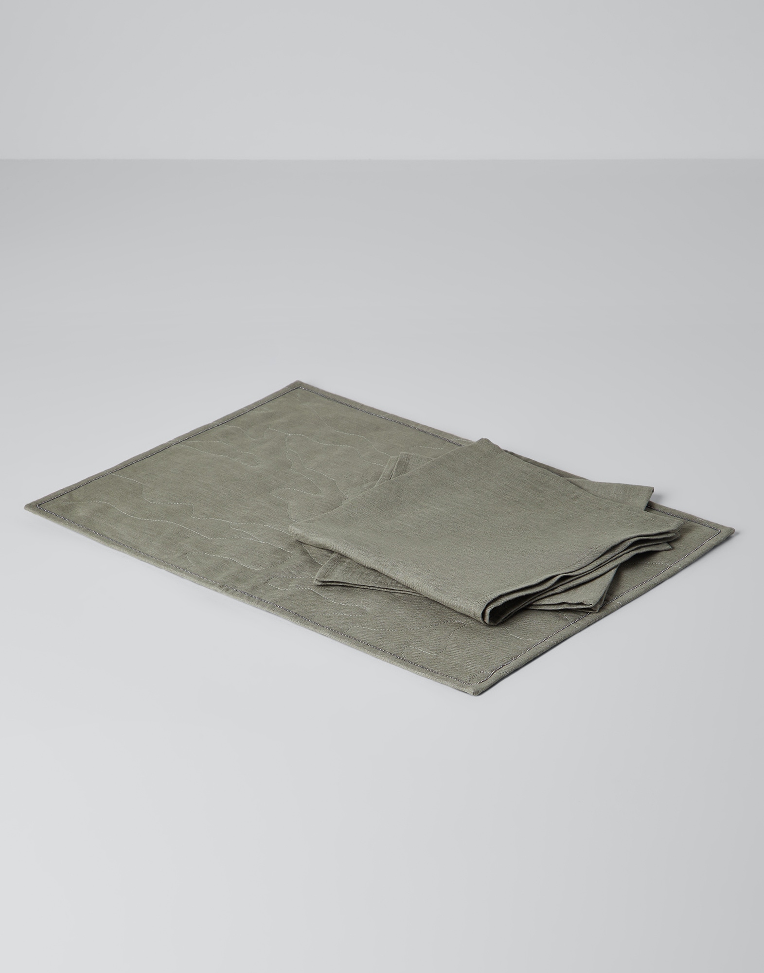 Placemat with two napkins