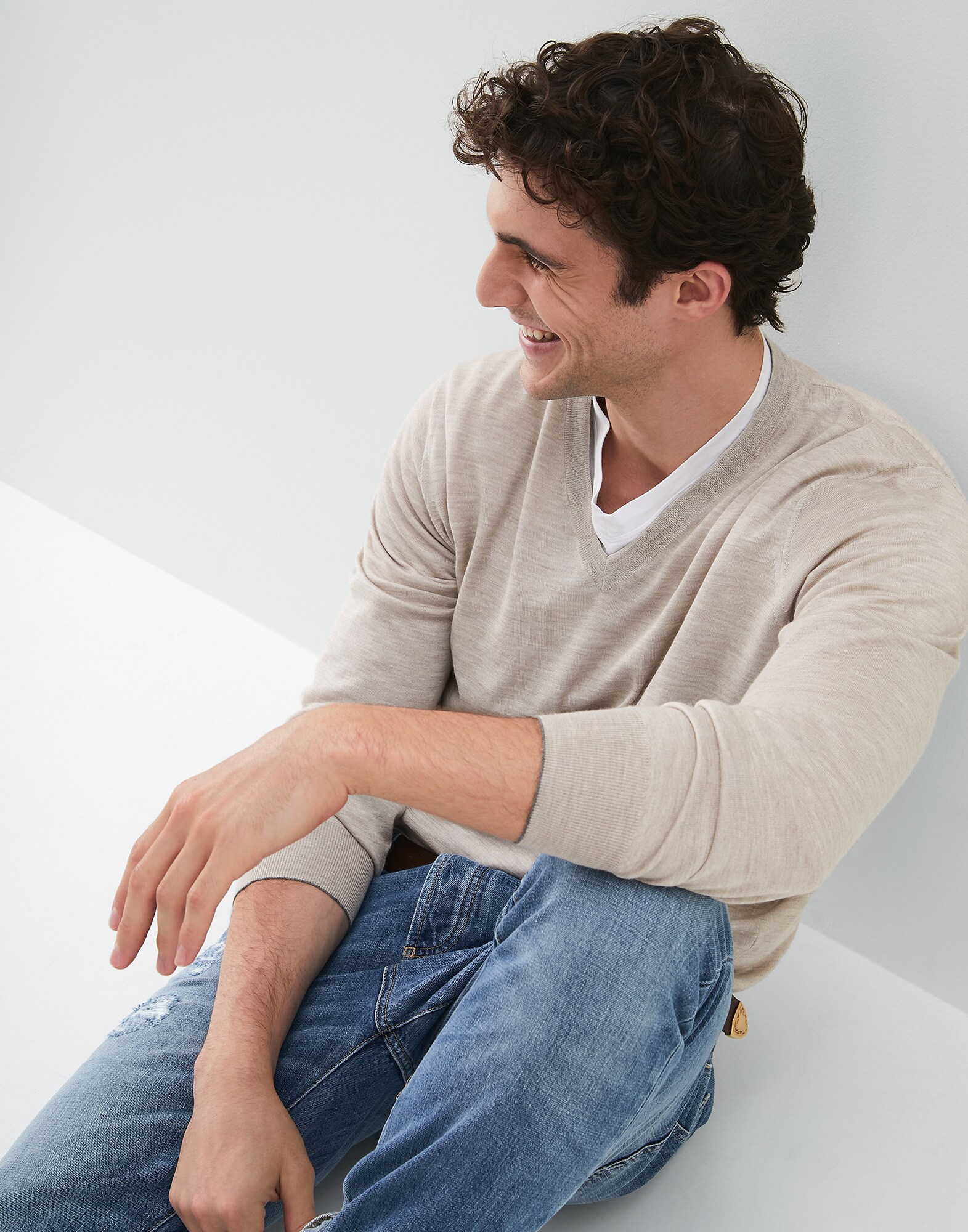 V-neck Sweater - Editorial