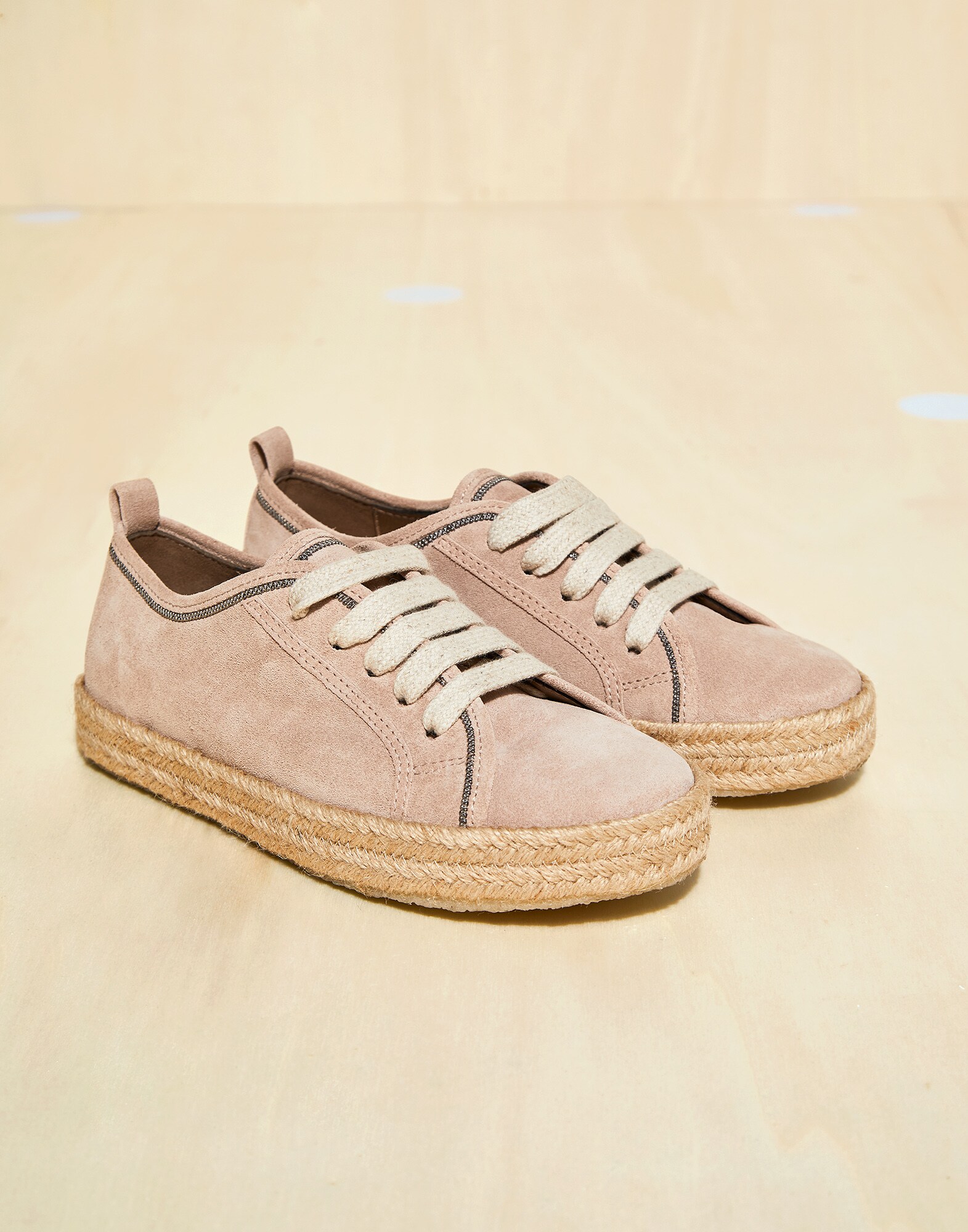 Sneakers - Front view