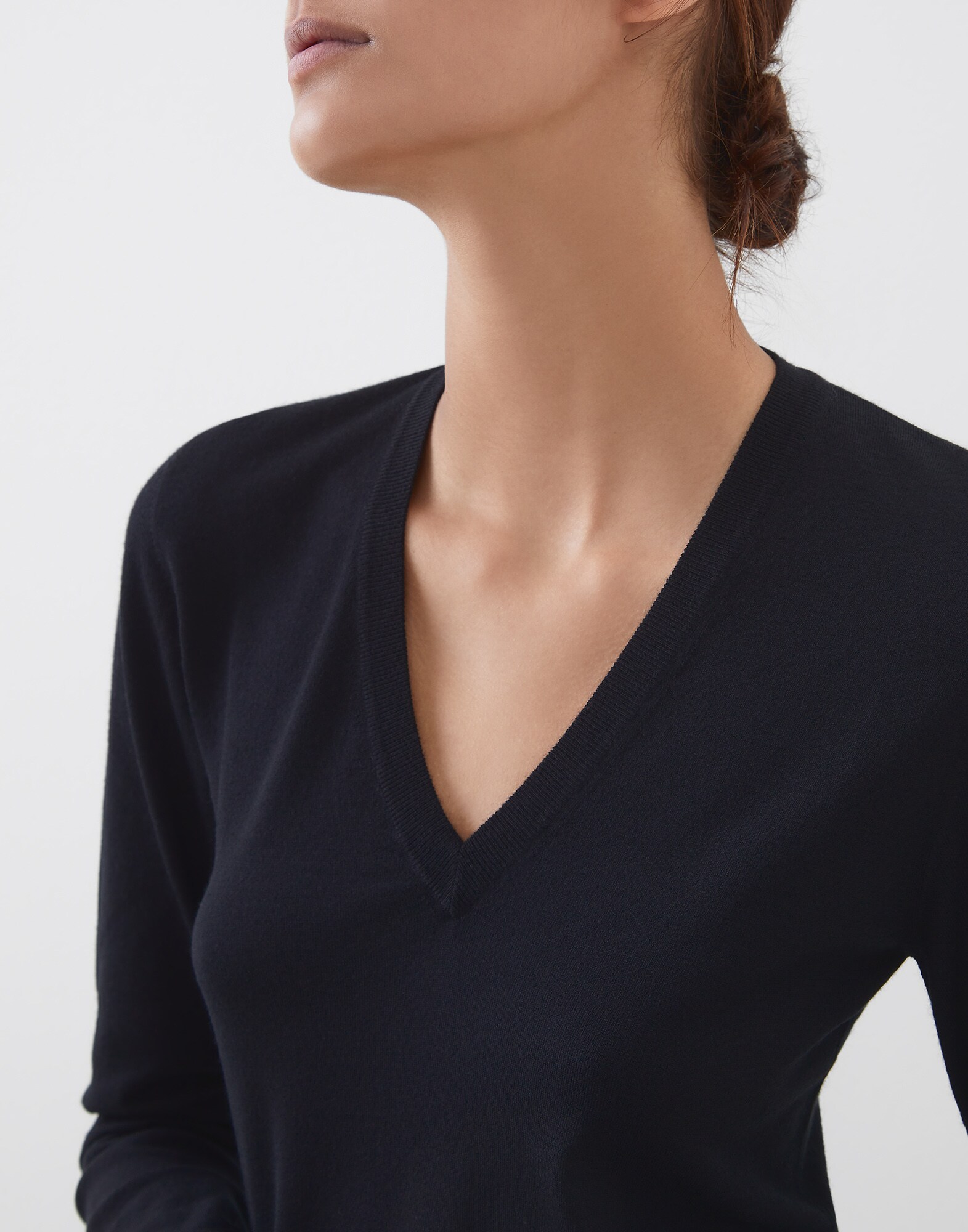 V-neck Sweater - Detail
